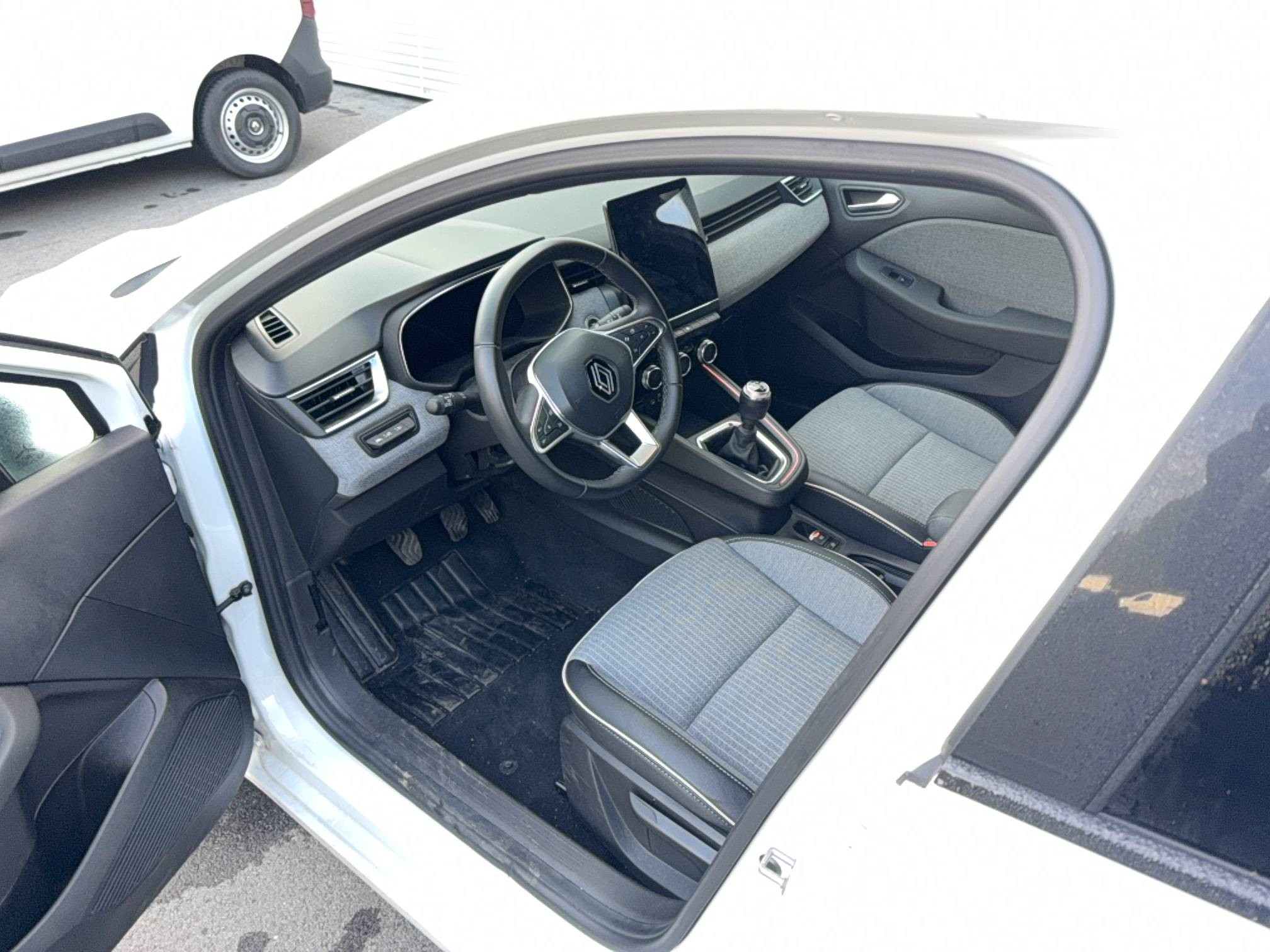 Vente en ligne Renault Clio 5 Clio TCe 90 au prix de 15 990 €