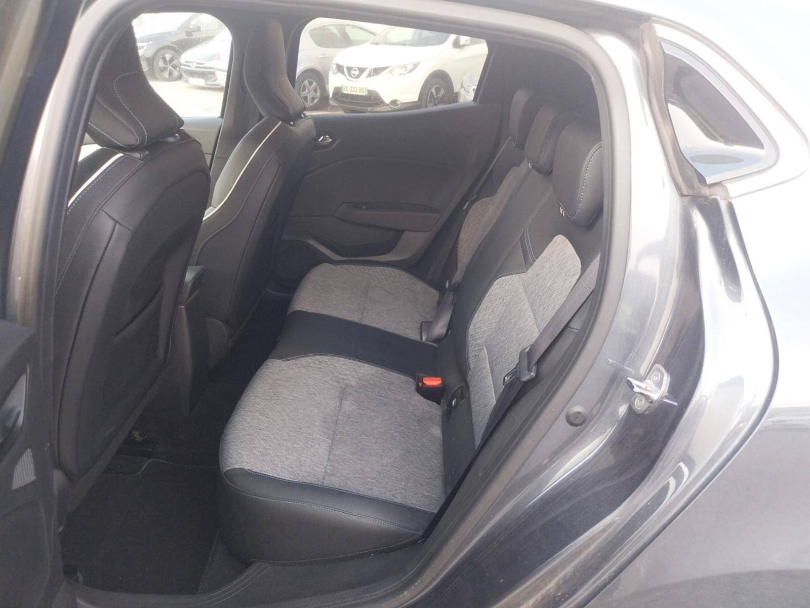 Vente en ligne Renault Clio 5 Clio E-Tech 140 - 21 au prix de 15 990 €