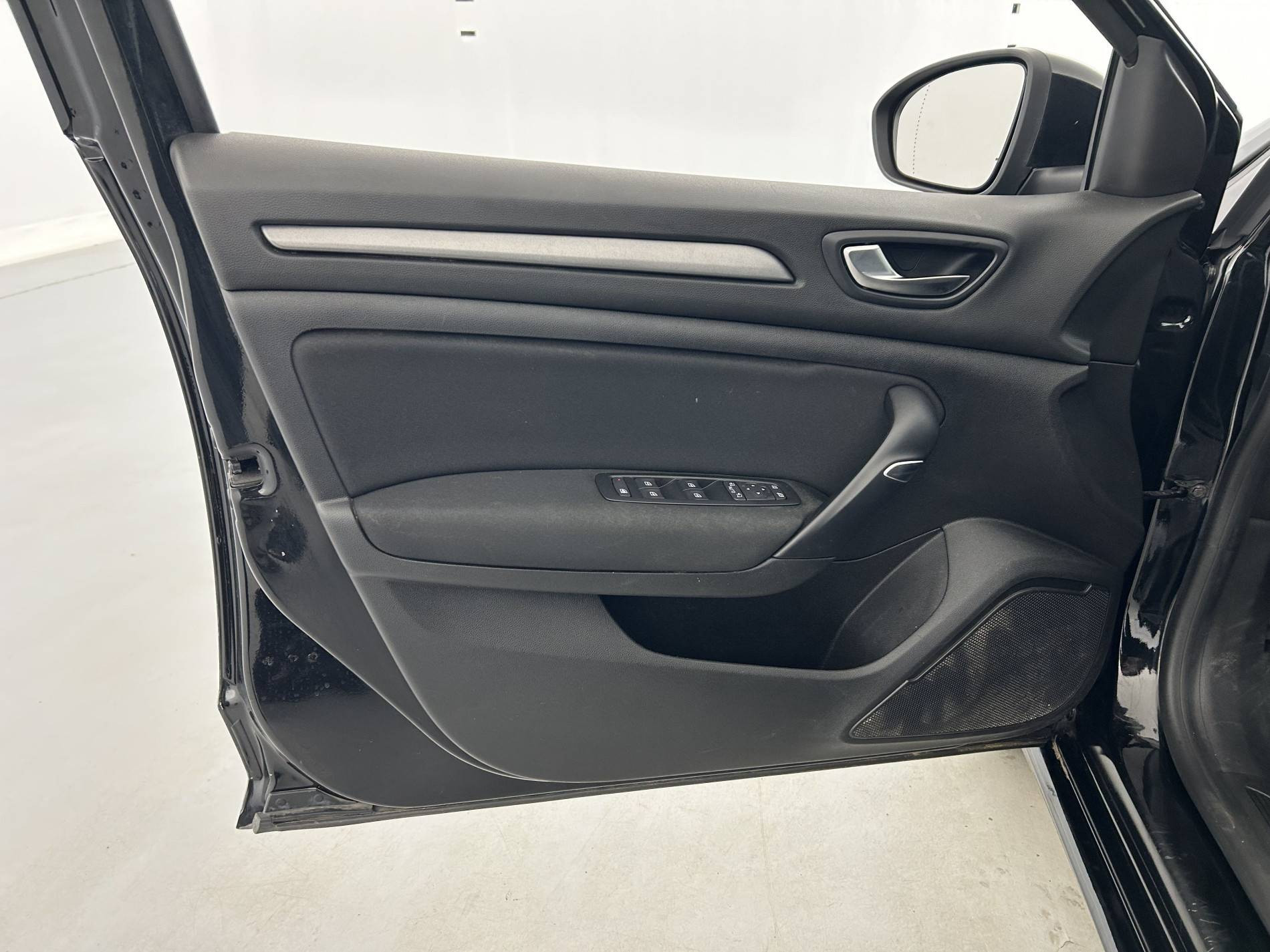 Vente en ligne Renault Megane 4  Blue dCi 115 EDC au prix de 17 990 €