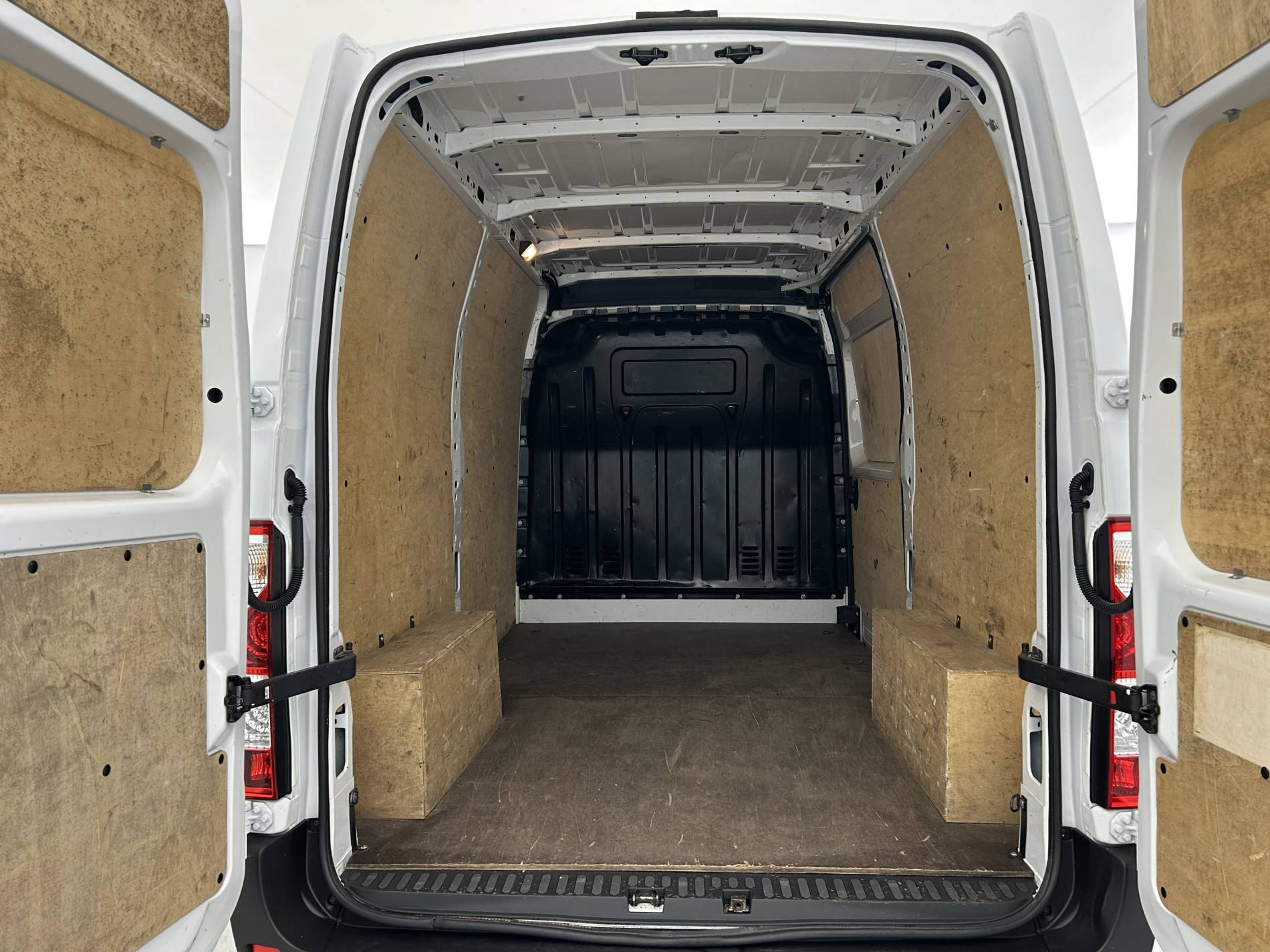 Vente en ligne Renault Master Fourgon MASTER FGN TRAC F3500 L2H2 BLUE DCI 135 au prix de 23 990 €