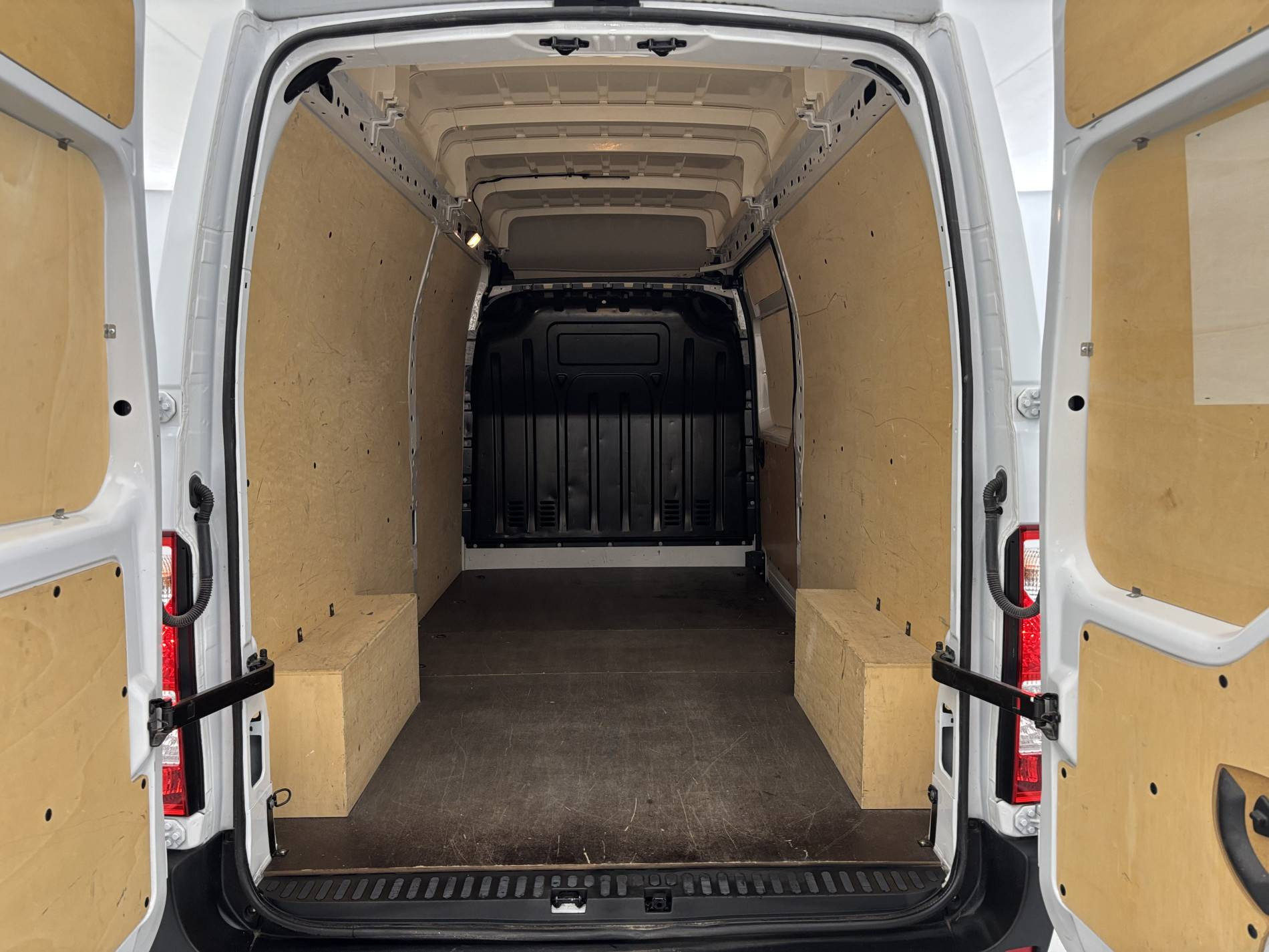 Vente en ligne Renault Master Fourgon MASTER FGN TRAC F3500 L3H3 BLUE DCI 135 au prix de 27 000 €