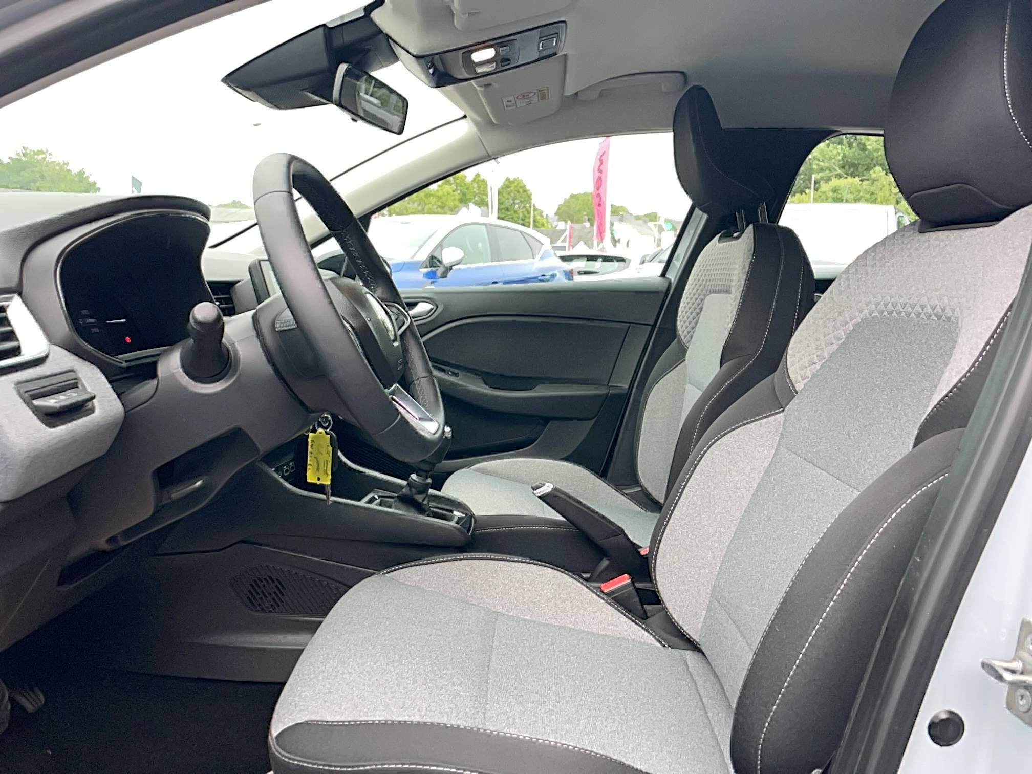 Vente en ligne Renault Clio 5 Clio TCe 90 au prix de 15 990 €