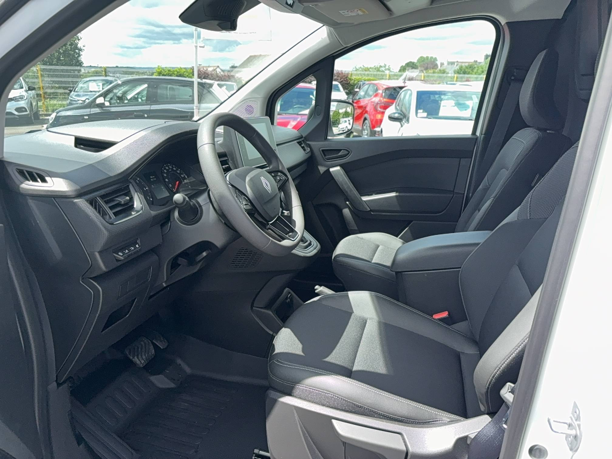 Vente en ligne Renault Kangoo Van  FG TOLE DCI 95 L1 AUTO au prix de 24 990 €