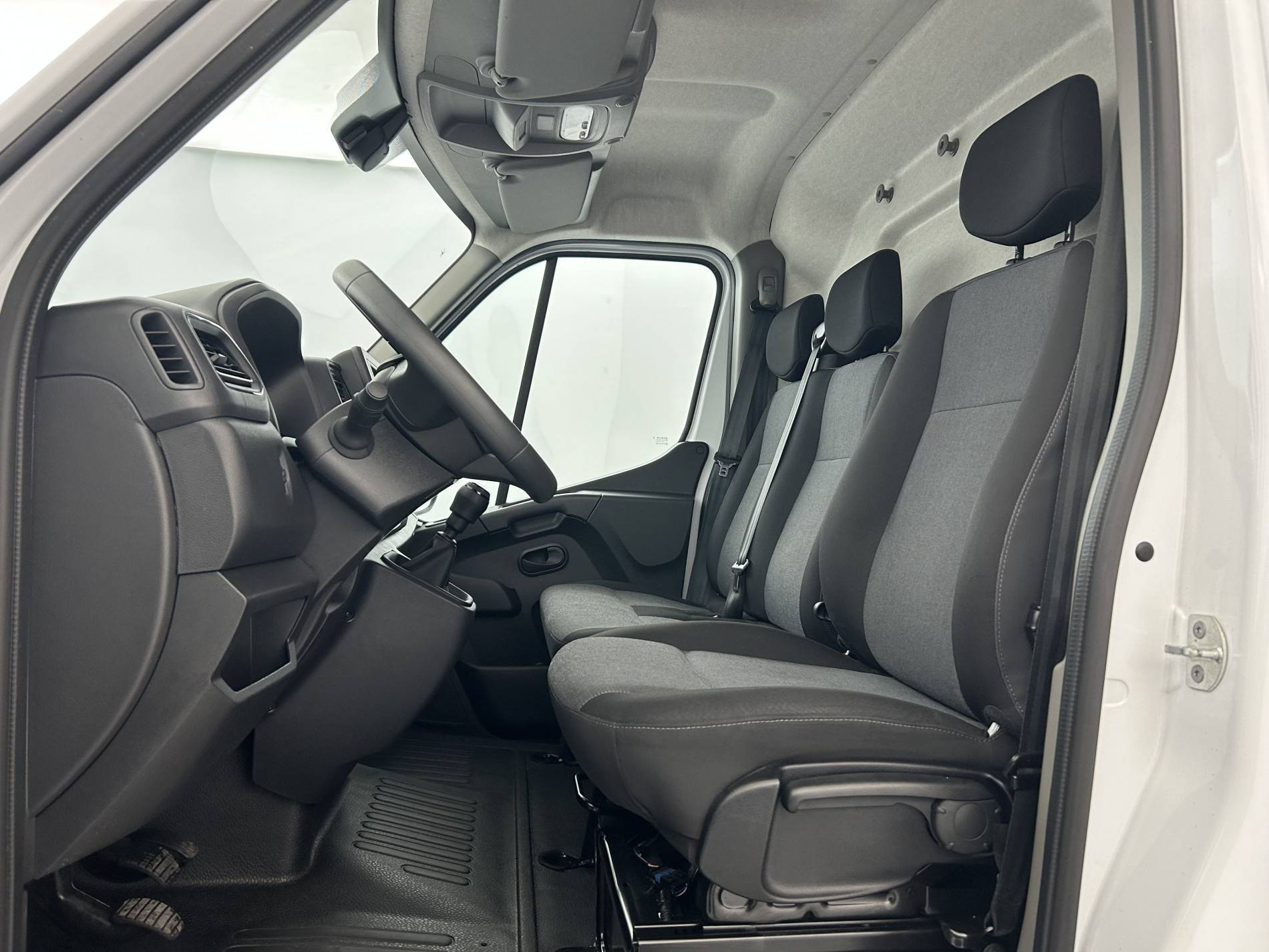 Vente en ligne Renault Master Fourgon MASTER FGN TRAC F3500 L2H2 BLUE DCI 135 au prix de 25 790 €