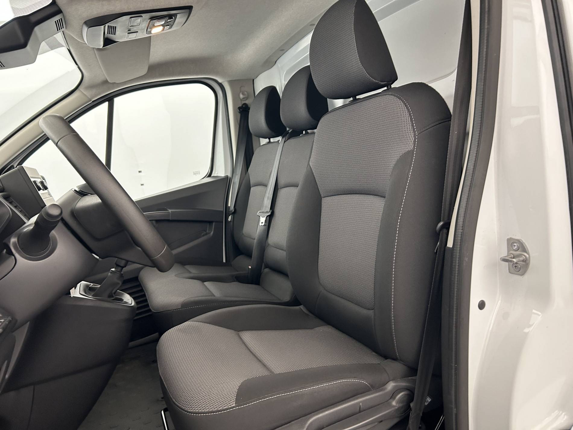 Vente en ligne Renault Trafic 3 Fourgon TRAFIC FG BLUE DCI 130 L1H1 3T GSR2 au prix de 23 990 €