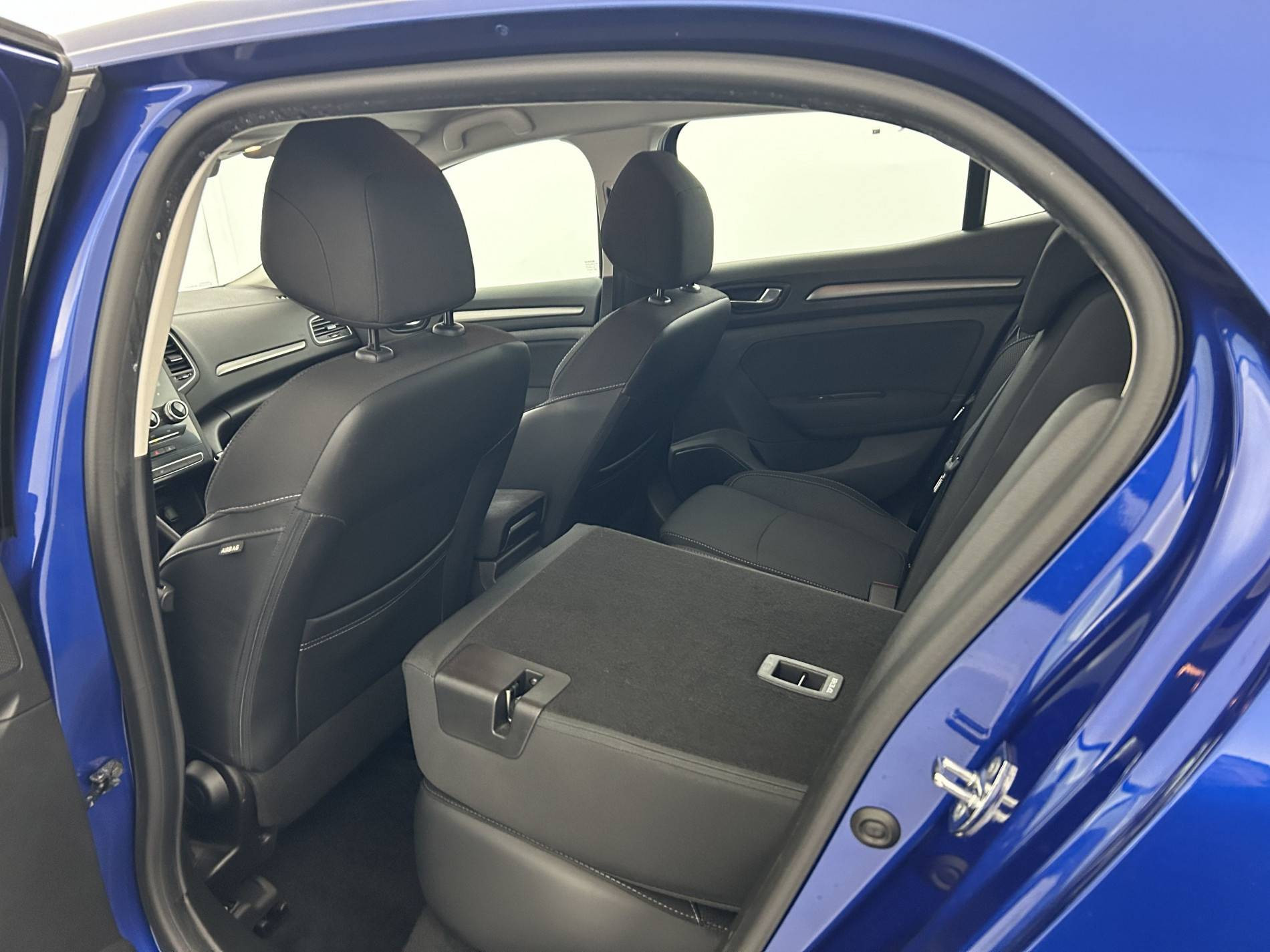 Vente en ligne Renault Megane 4  Blue dCi 115 au prix de 16 490 €