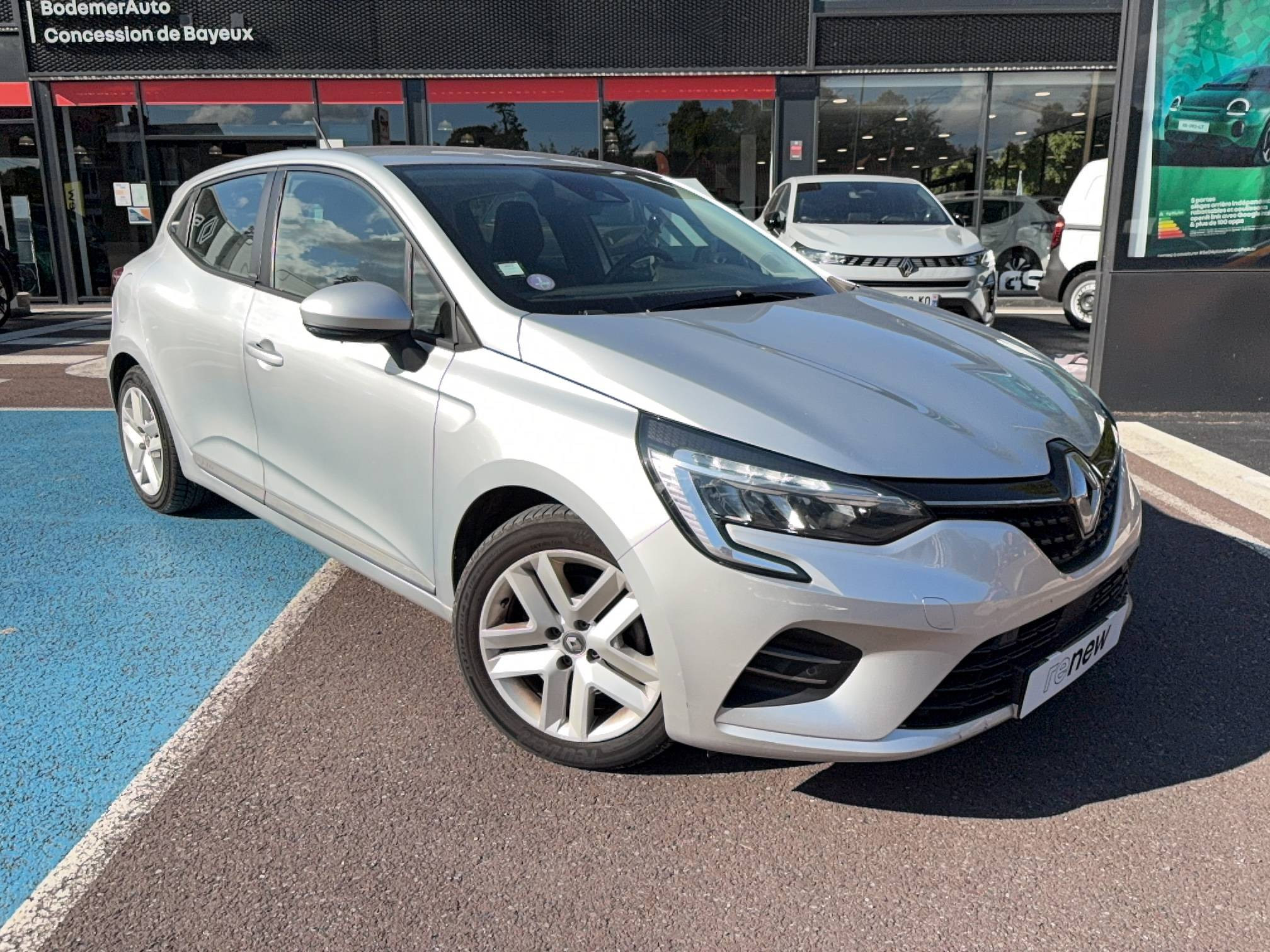Vente en ligne Renault Clio 5 Clio E-Tech 140 au prix de 12 590 €