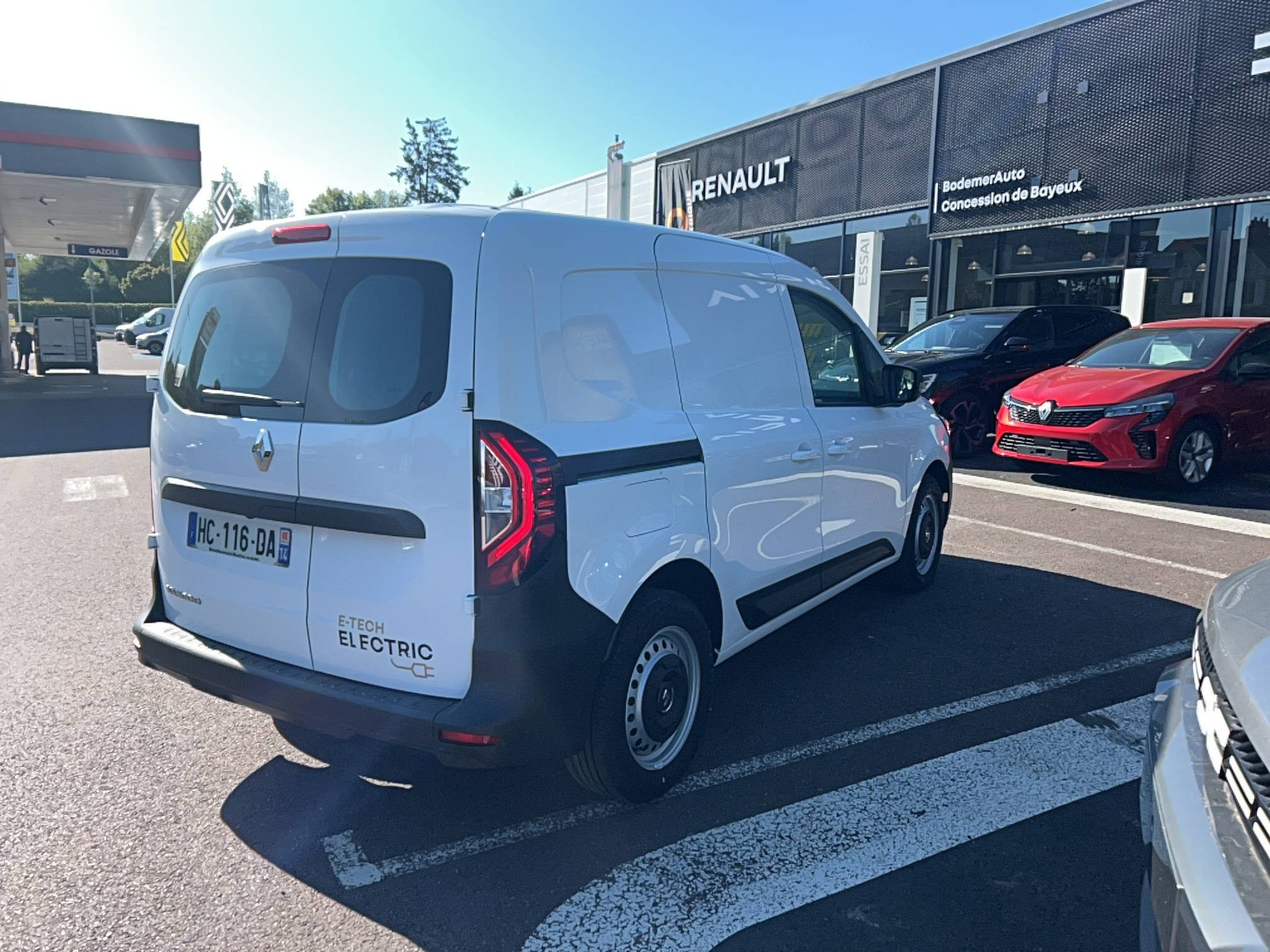 Vente en ligne Renault Kangoo Van E-Tech  FG SESAME L1 AC22/DC80 GSR2 au prix de 28 200 €
