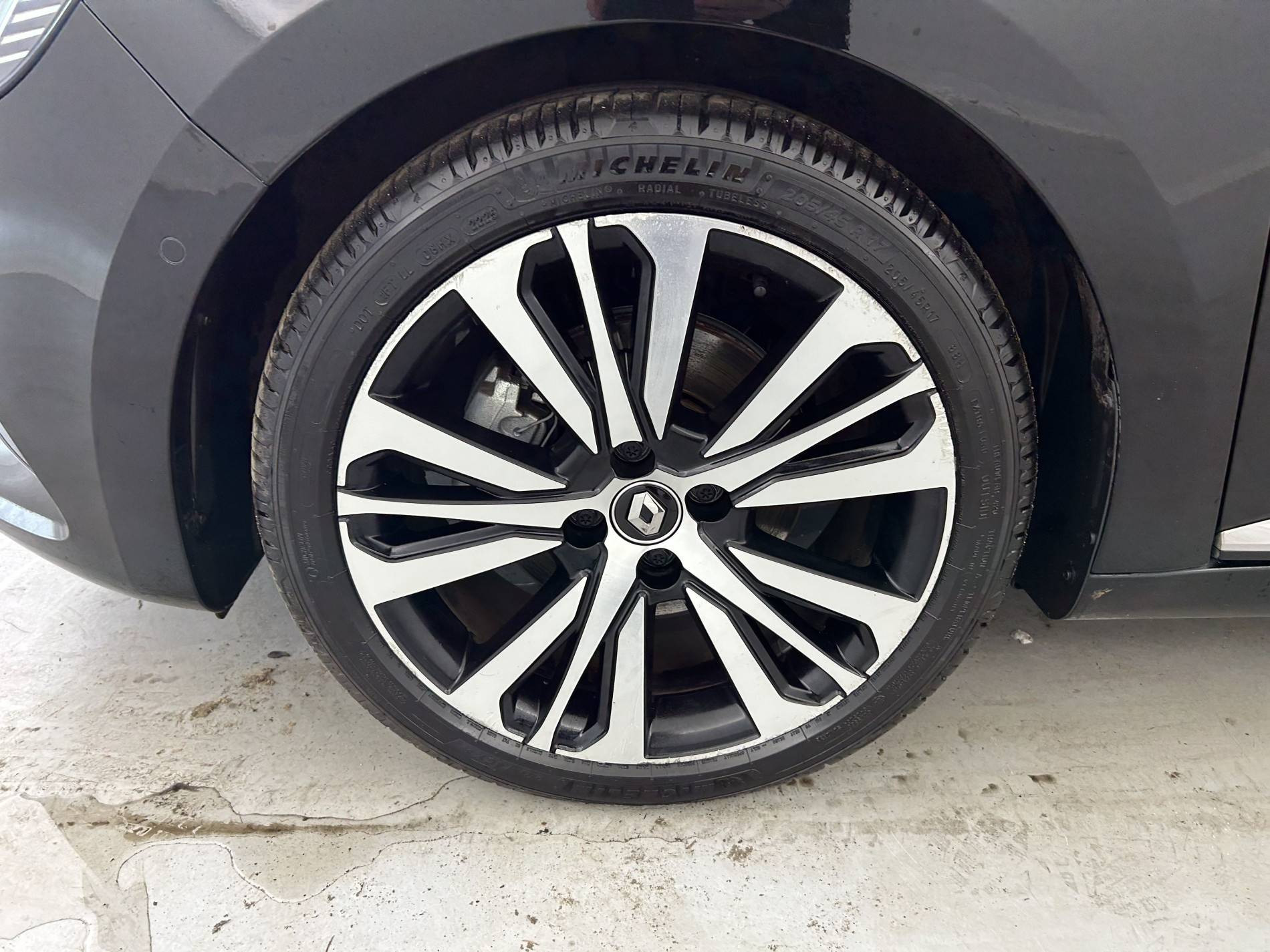 Vente en ligne Renault Clio 5 Clio E-Tech 140 - 21N au prix de 18 790 €