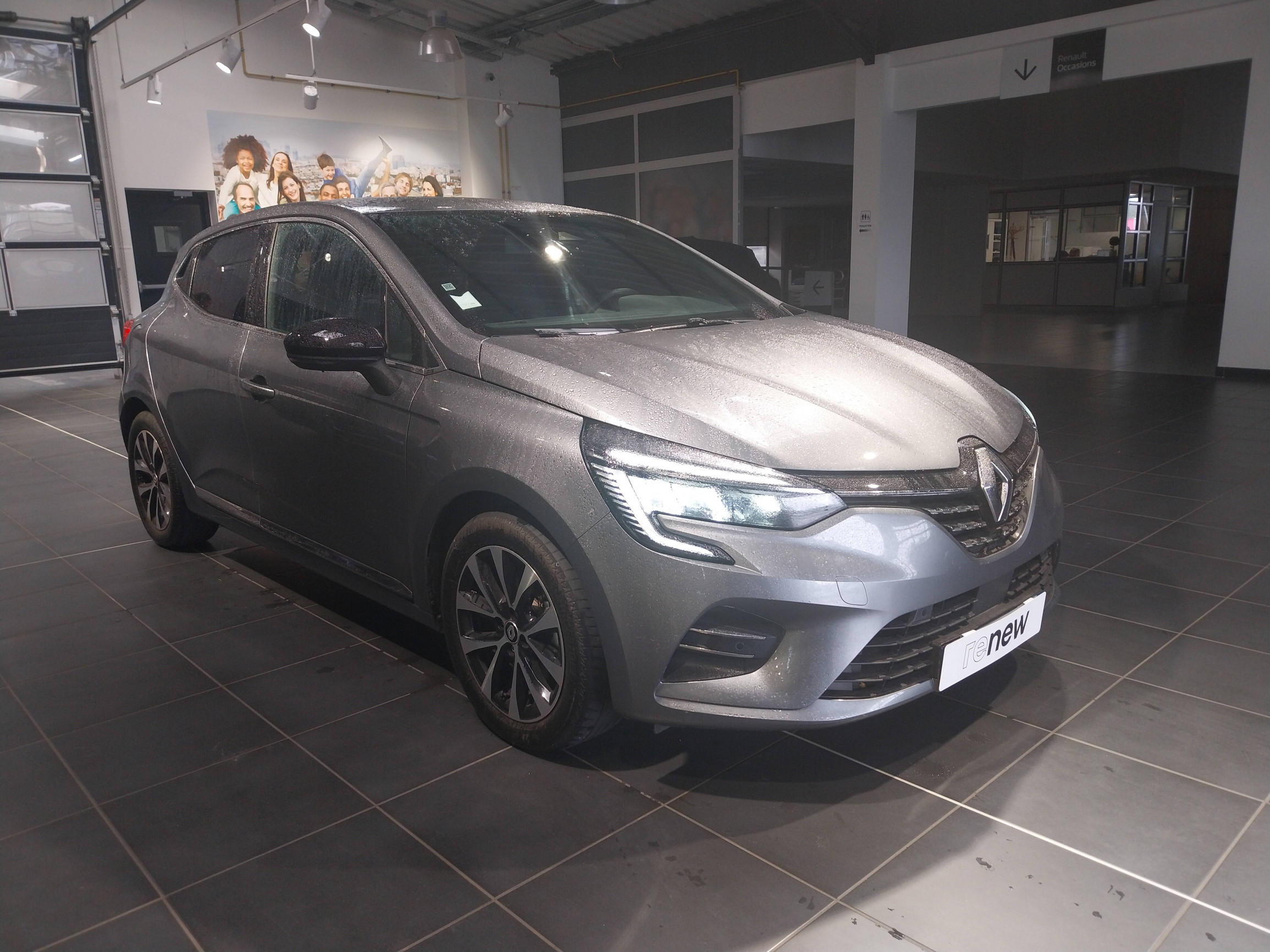 Vente en ligne Renault Clio 5 Clio E-Tech full hybrid 145 au prix de 17 990 €