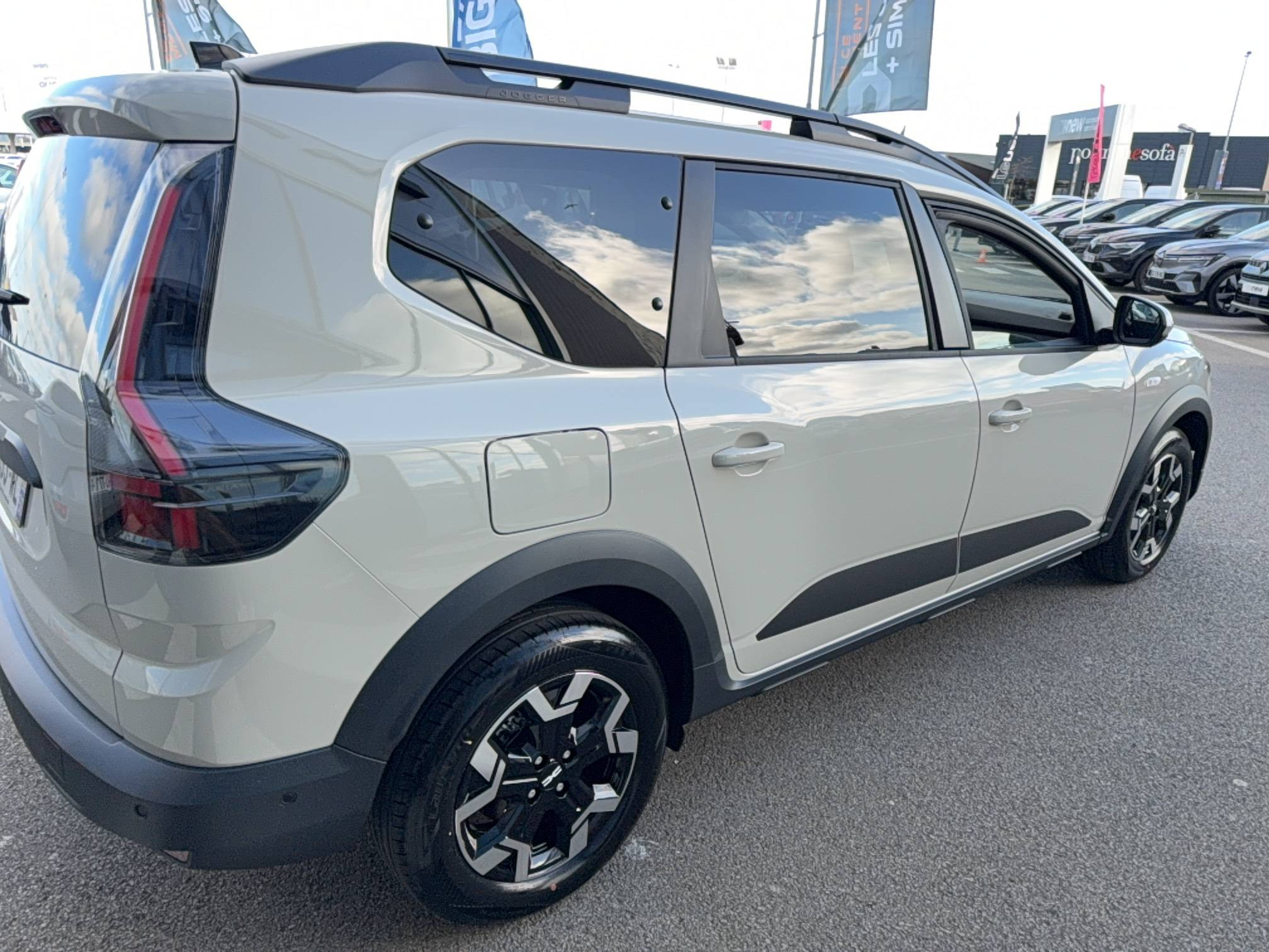 Vente en ligne Dacia Jogger Jogger ECO-G 120 auto 7 pl au prix de 25 900 €