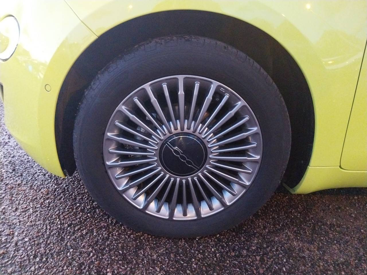 Vente en ligne Fiat 500e 3+1 500 3+1 e 95 ch au prix de 17 590 €