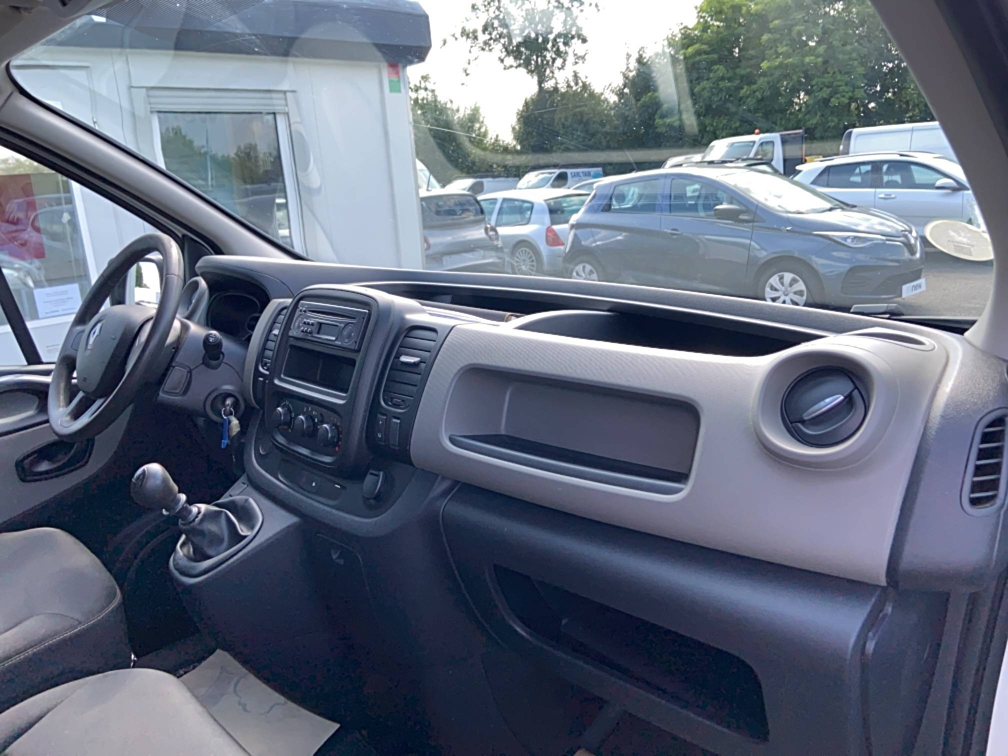 Vente en ligne Renault Trafic 3 Fourgon TRAFIC FGN L1H1 1000 KG DCI 95 E6 au prix de 14 990 €