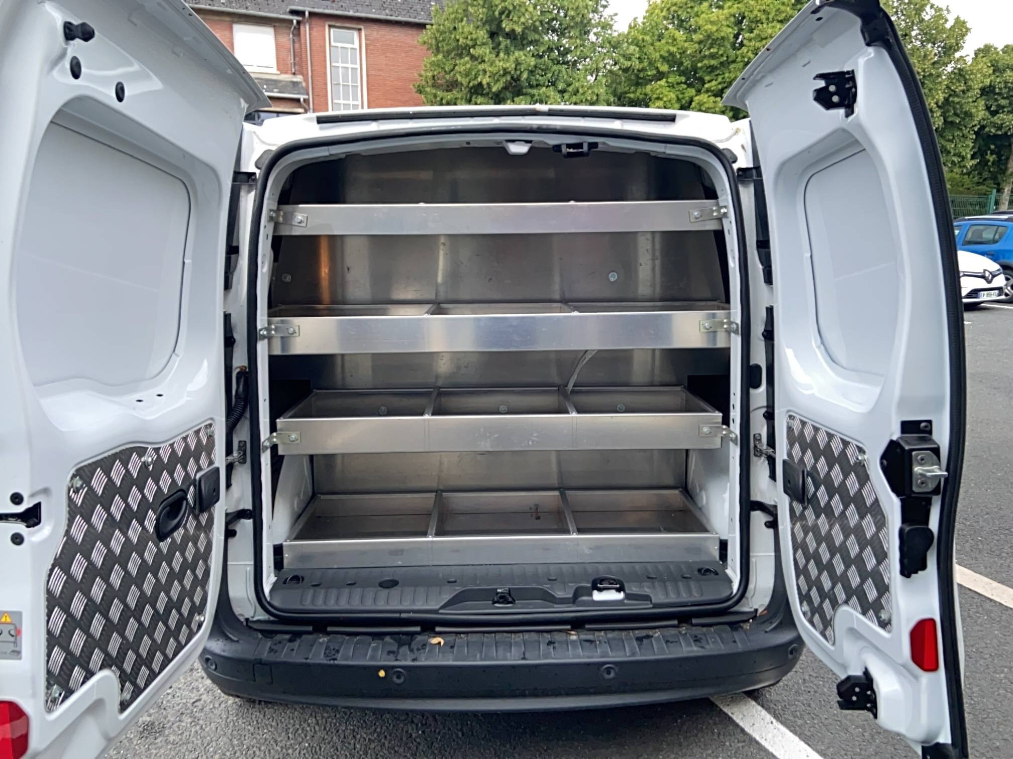 Vente en ligne Renault Kangoo Express  GRAND VOLUME BLUE DCI 115 au prix de 12 000 €