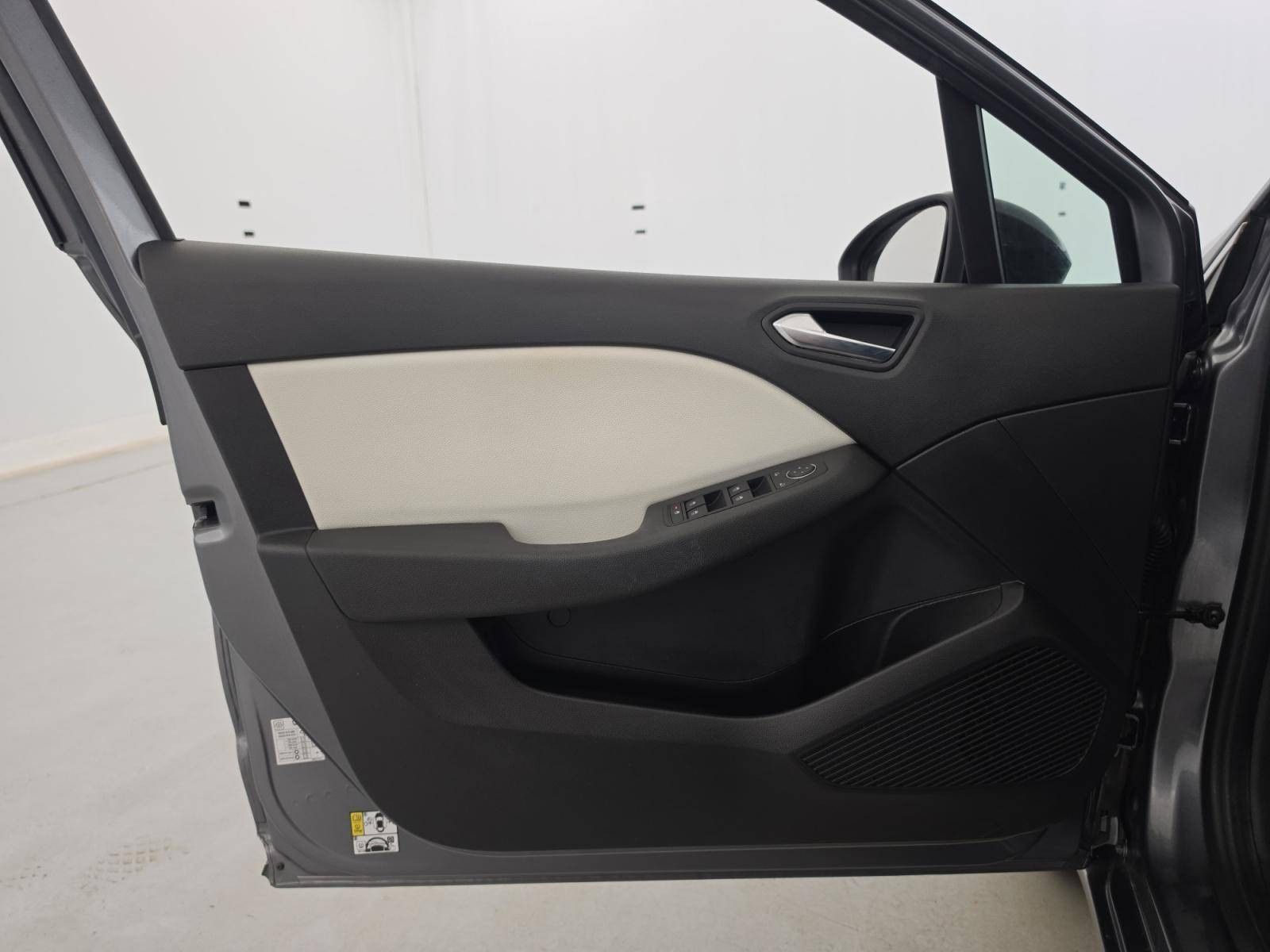 Vente en ligne Renault Clio 5 Clio TCe 90 au prix de 15 490 €