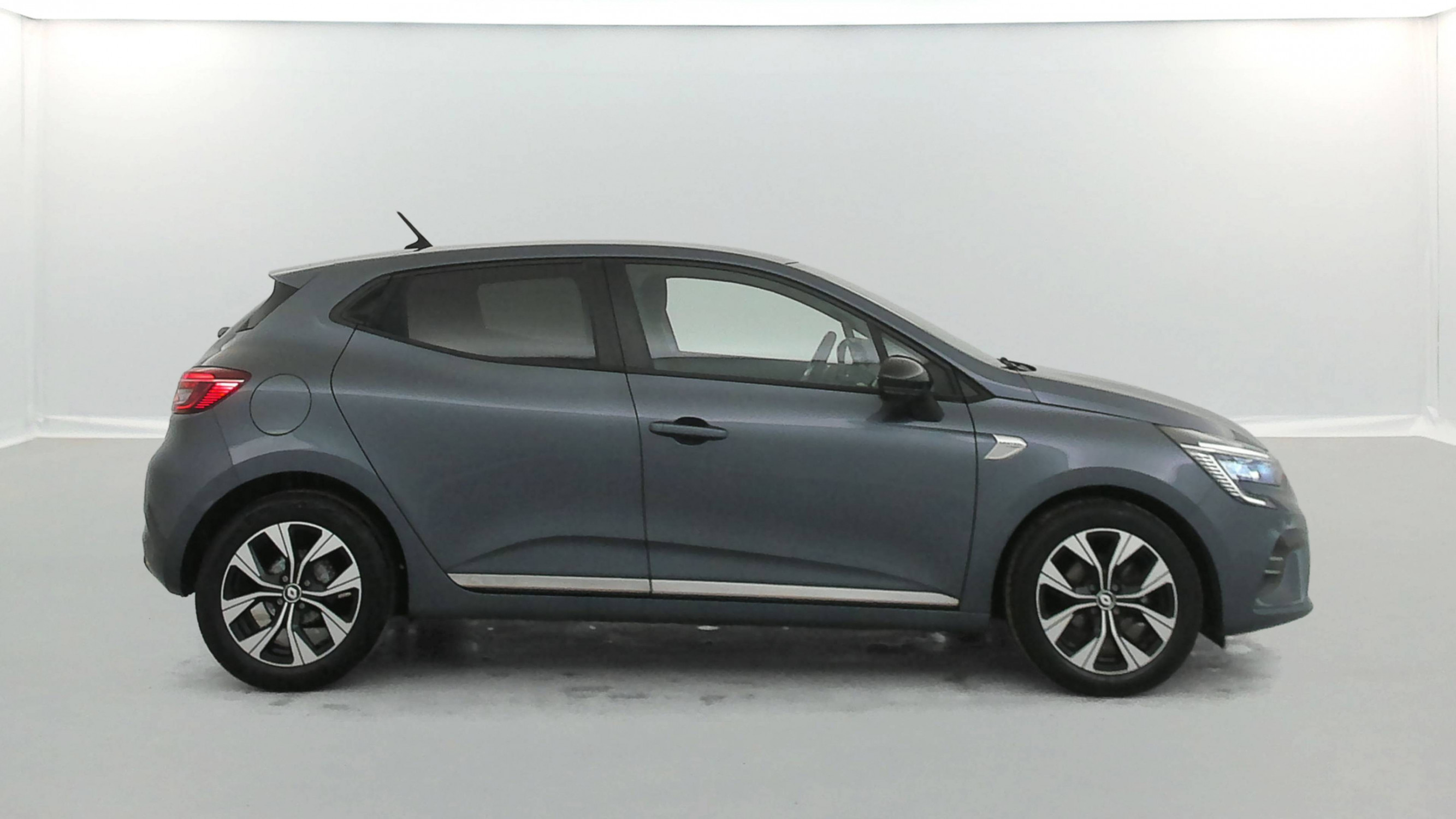 Vente en ligne Renault Clio 5 Clio TCe 90 - 21N au prix de 14 490 €