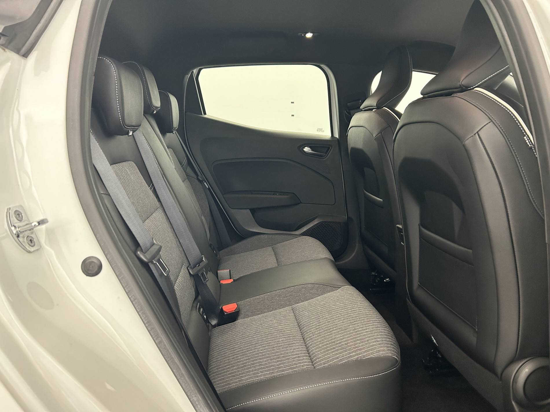 Vente en ligne Renault Clio 5 Clio TCe 90 - 21N au prix de 15 290 €