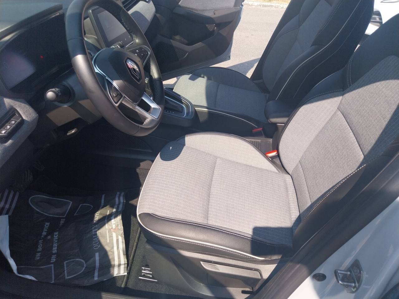 Vente en ligne Renault Clio 5 Clio E-Tech full hybrid 145 au prix de 16 990 €
