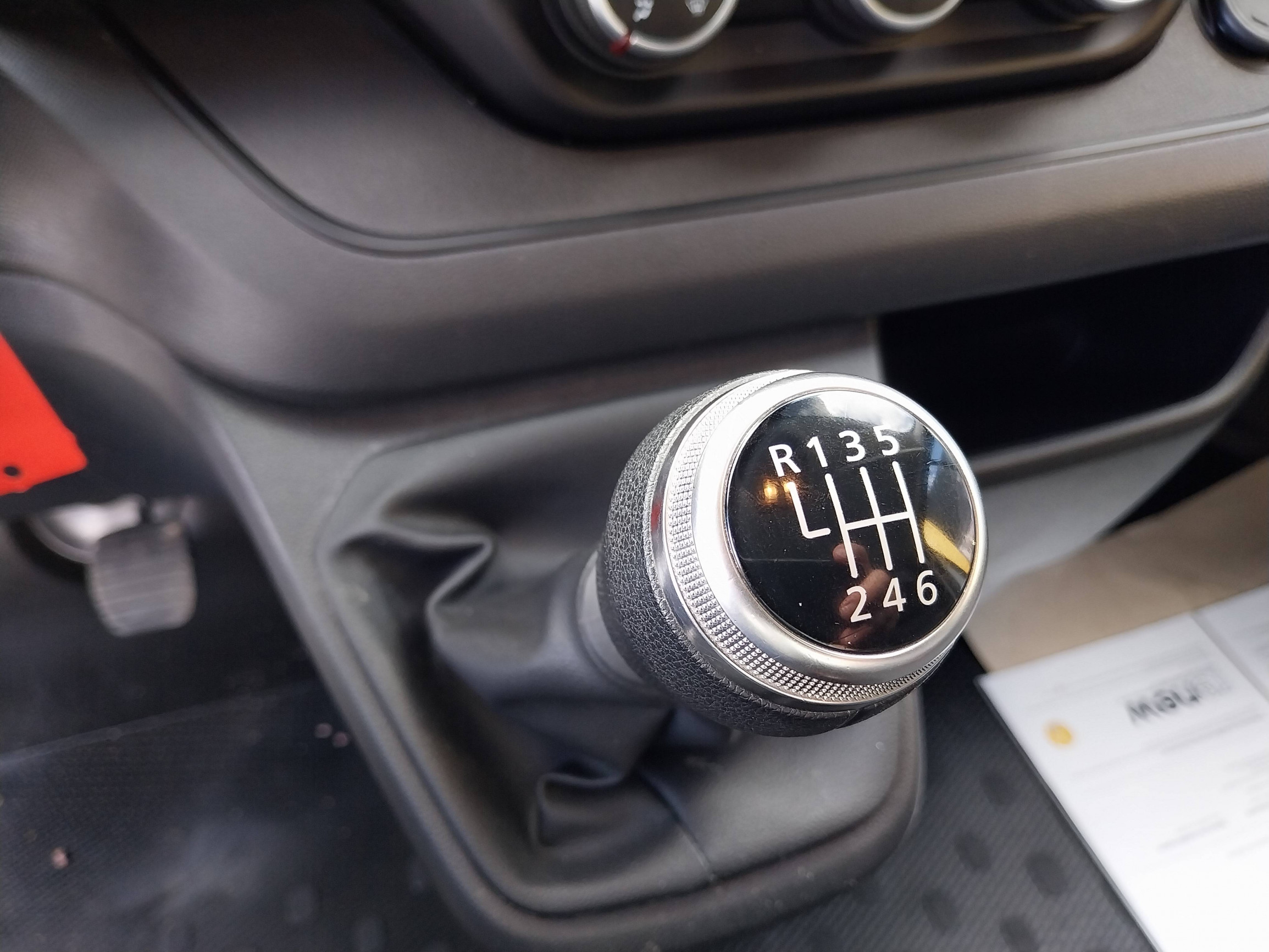 Vente en ligne Renault Trafic 3 Fourgon TRAFIC FG BLUE DCI 130 L1H1 3T GSR2 au prix de 22 990 €
