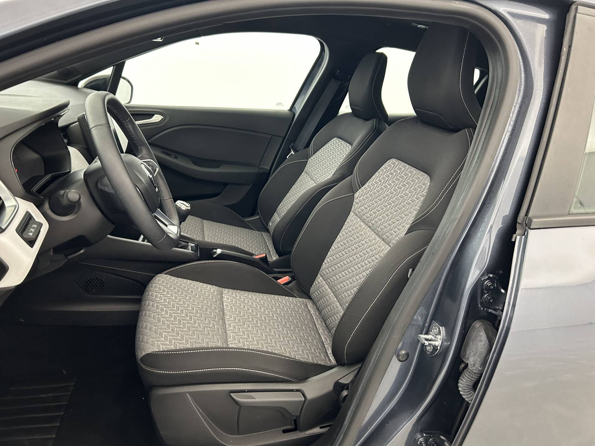 Vente en ligne Renault Clio 5 Clio TCe 90 - 21N au prix de 14 790 €