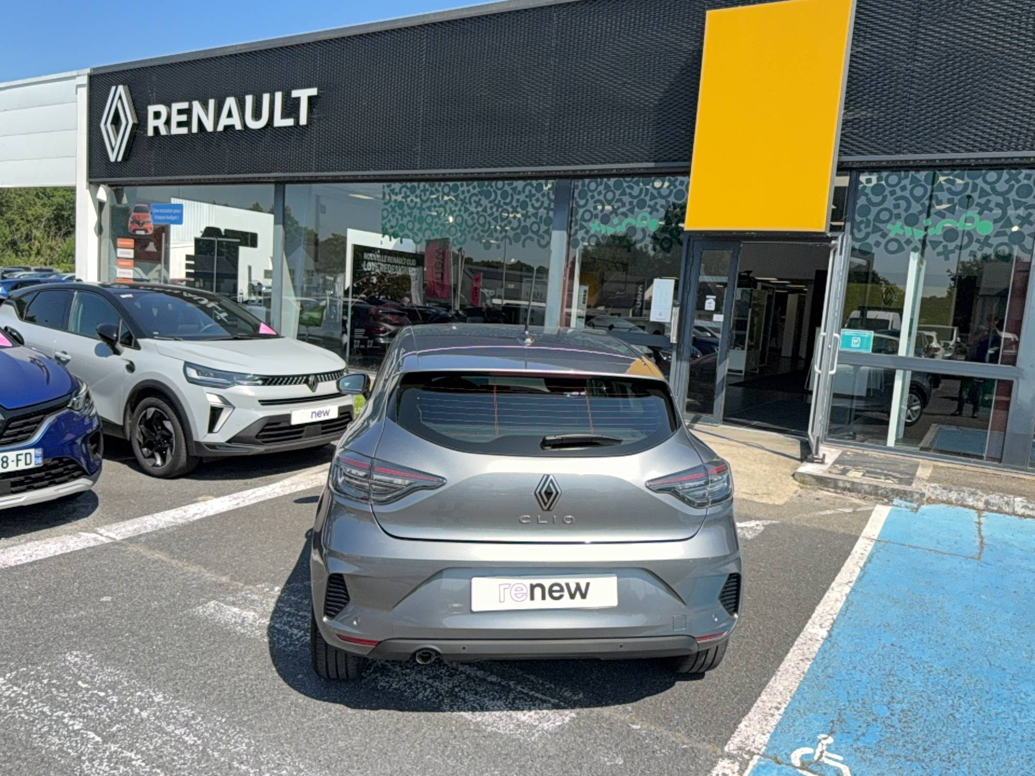 Vente en ligne Renault Clio 5 Clio TCe 90 au prix de 15 990 €