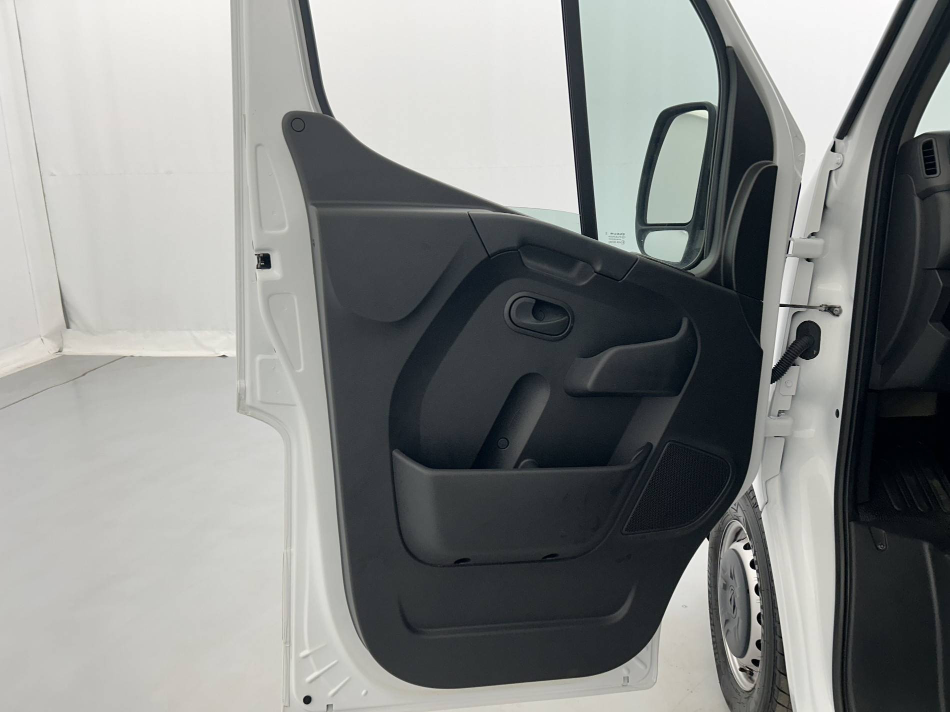 Vente en ligne Renault Master Fourgon MASTER FGN TRAC F3500 L3H3 BLUE DCI 135 au prix de 28 990 €