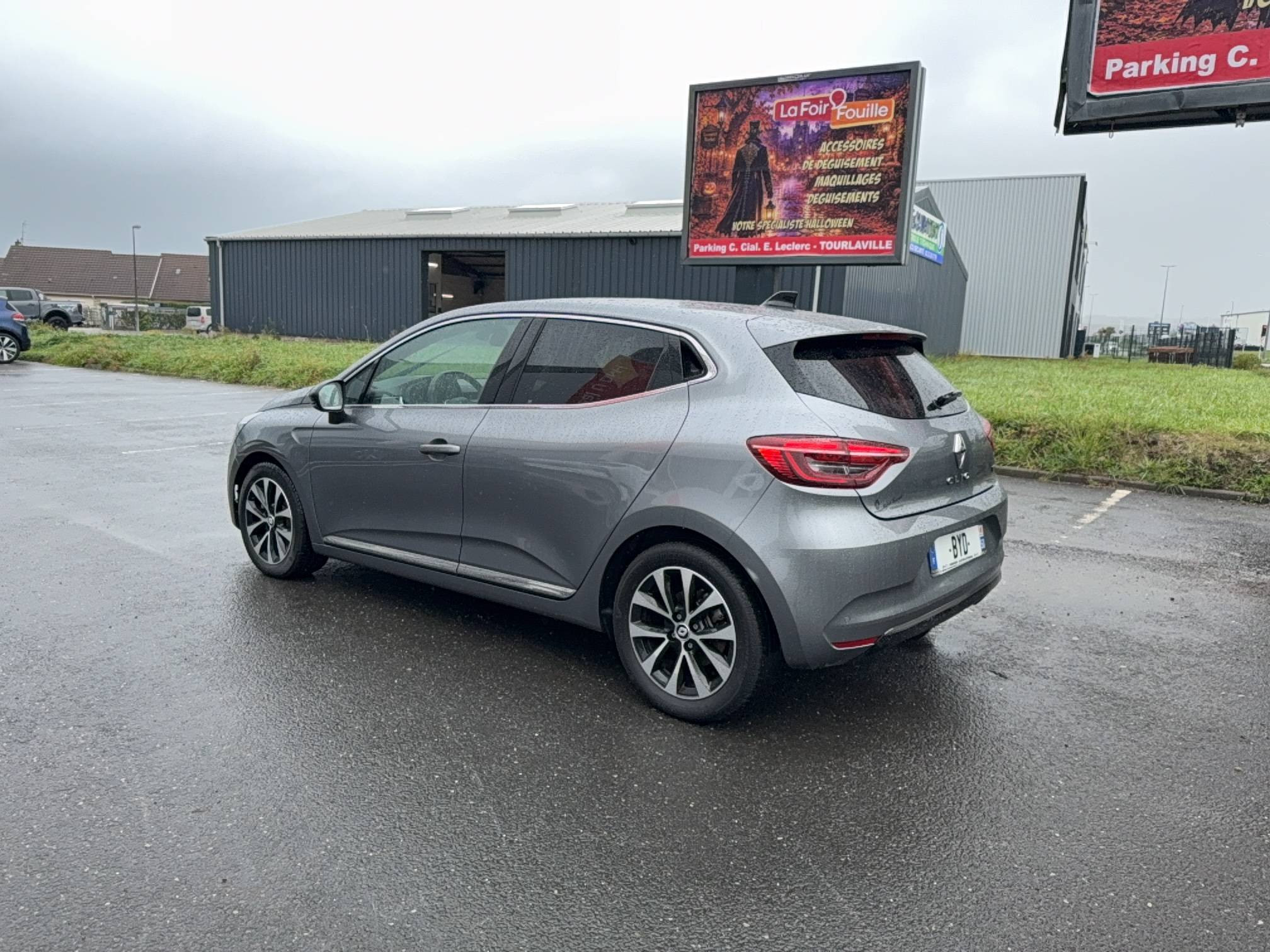 Vente en ligne Renault Clio 5 Clio E-Tech full hybrid 145 au prix de 15 990 €