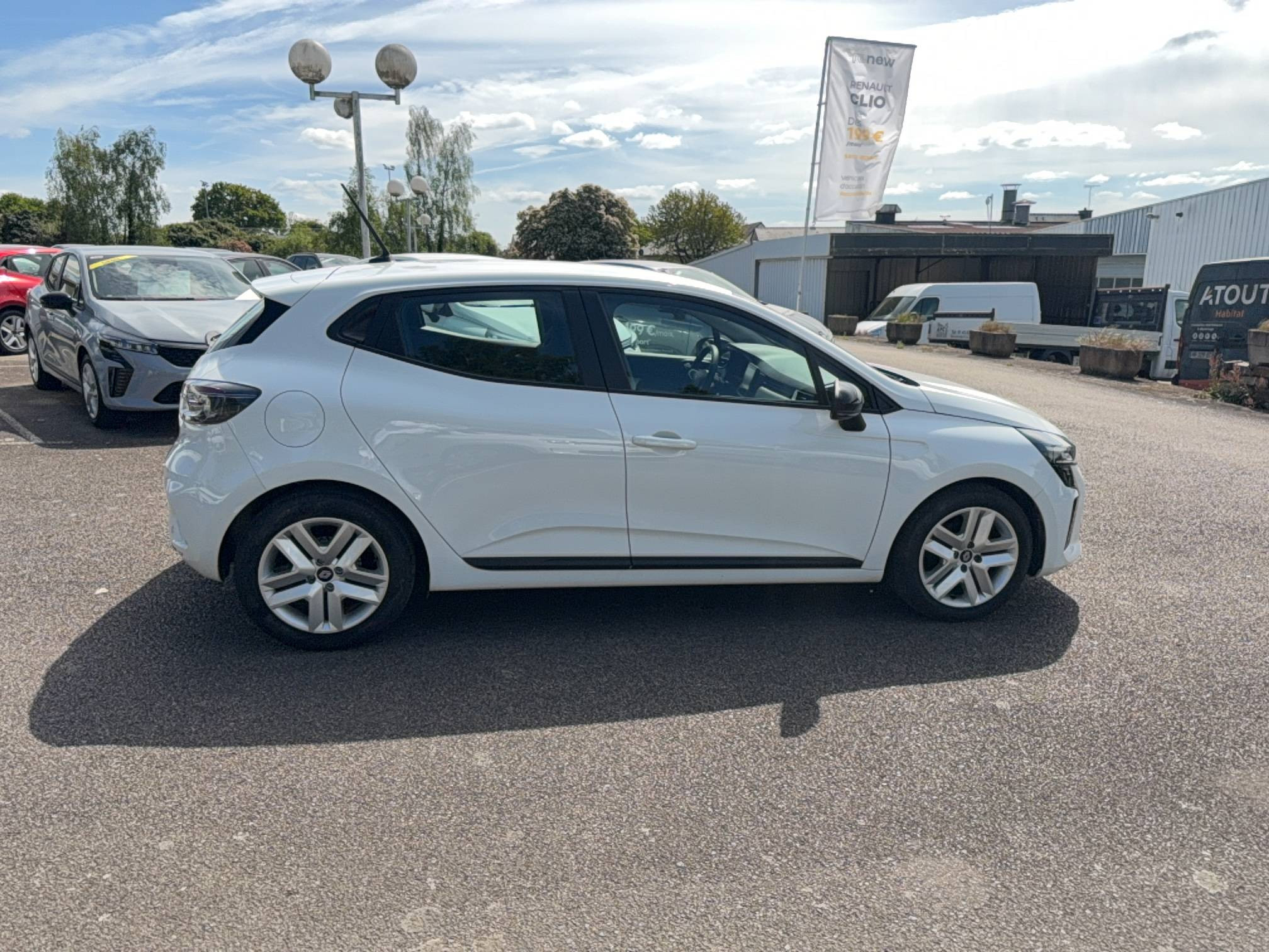 Vente en ligne Renault Clio 5 Clio TCe 100 GPL au prix de 16 490 €