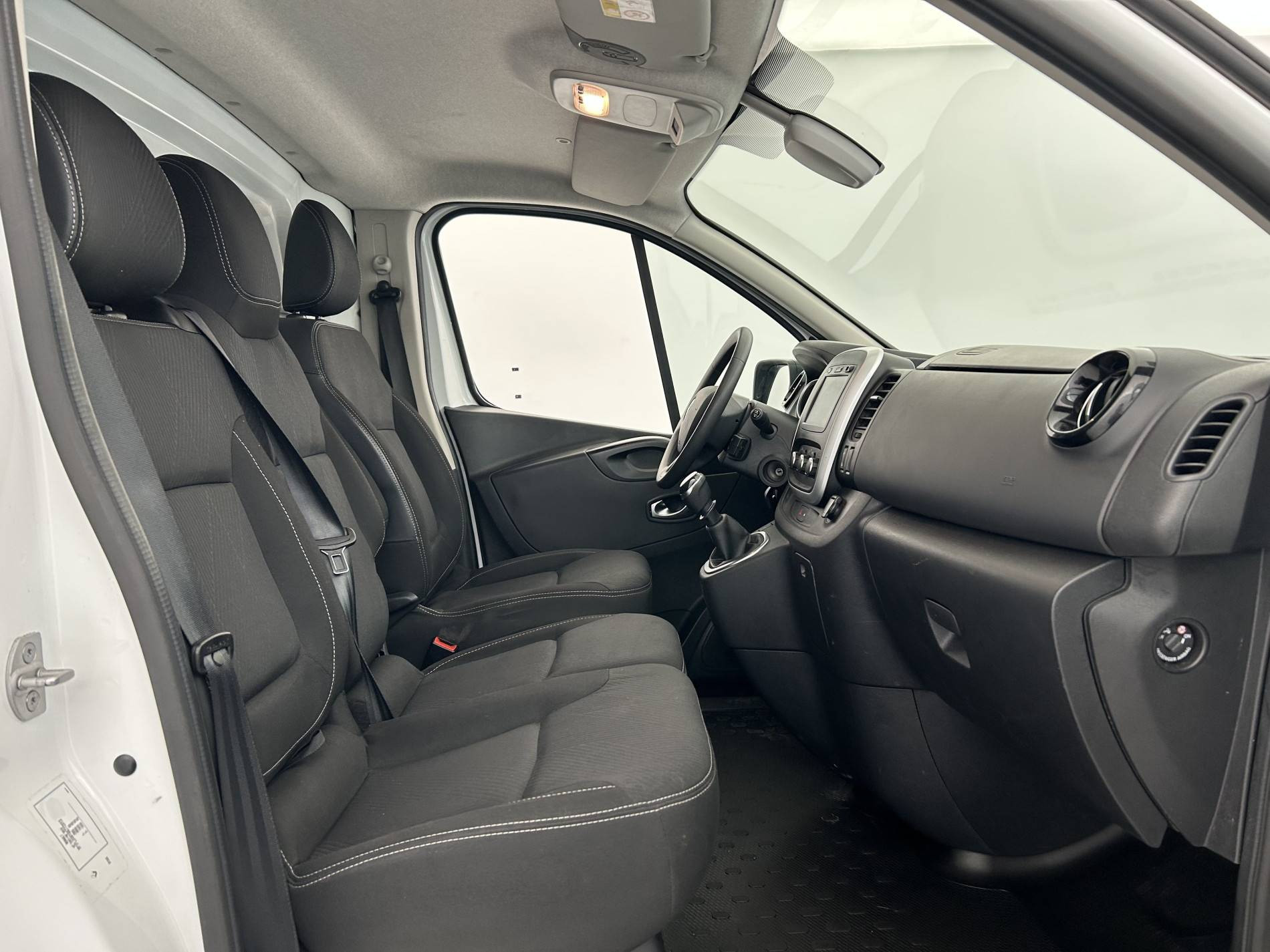 Vente en ligne Renault Trafic 3 Fourgon TRAFIC FGN L1H1 1200 KG DCI 120 au prix de 18 790 €