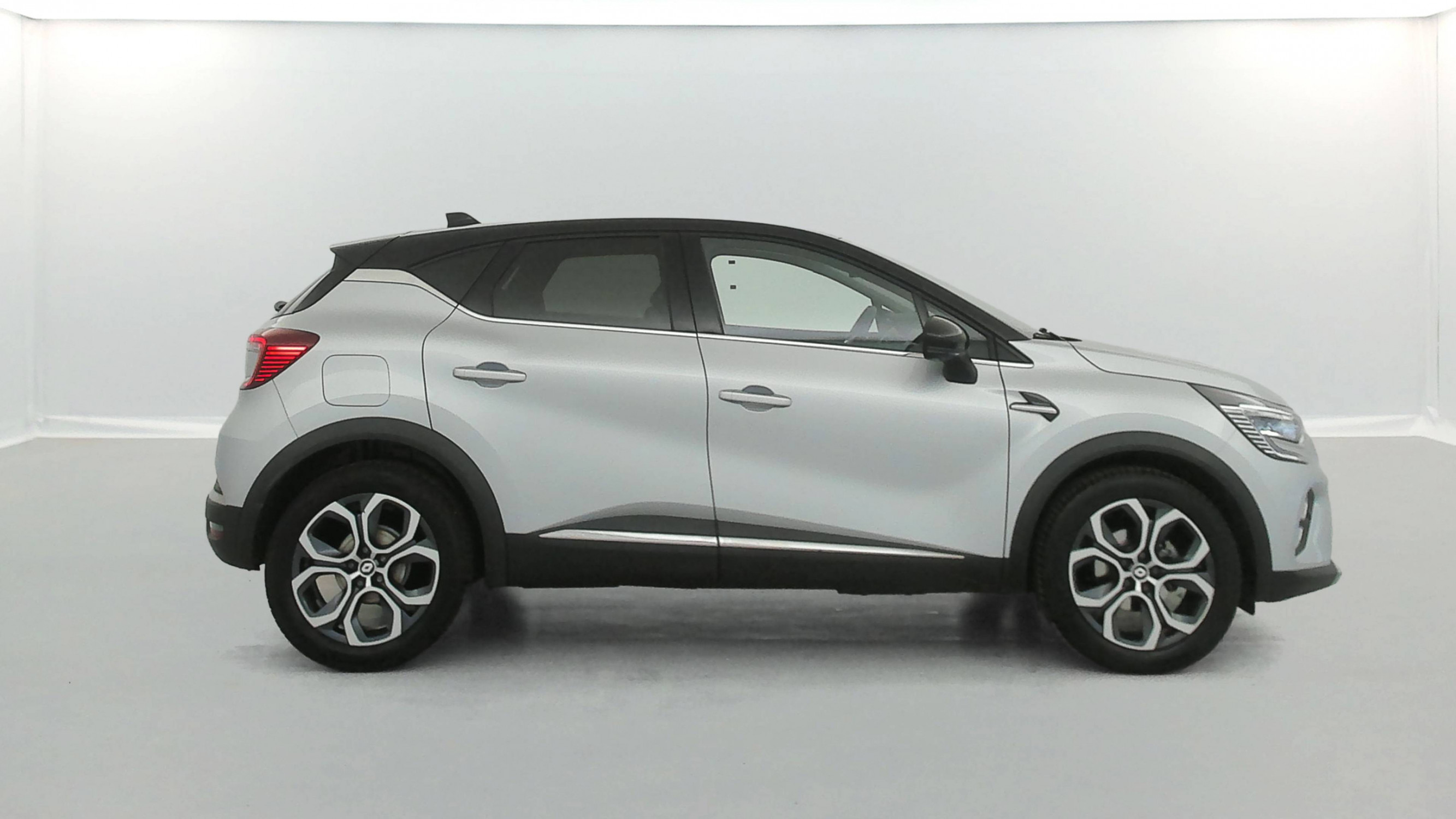Vente en ligne Renault Captur  mild hybrid 160 EDC au prix de 20 990 €