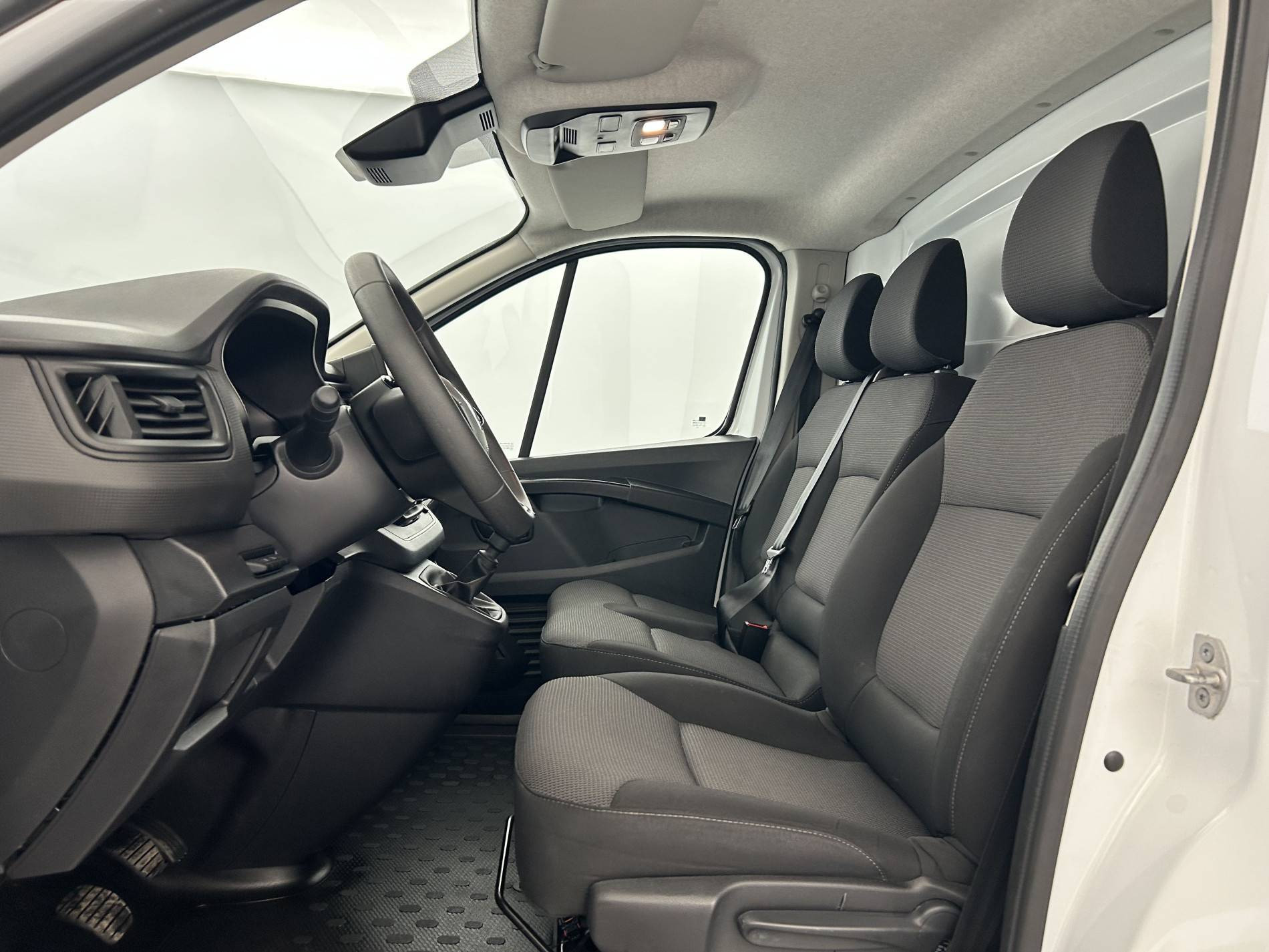 Vente en ligne Renault Trafic 3 Fourgon TRAFIC FGN L2H1 3000 KG BLUE DCI 130 au prix de 22 790 €
