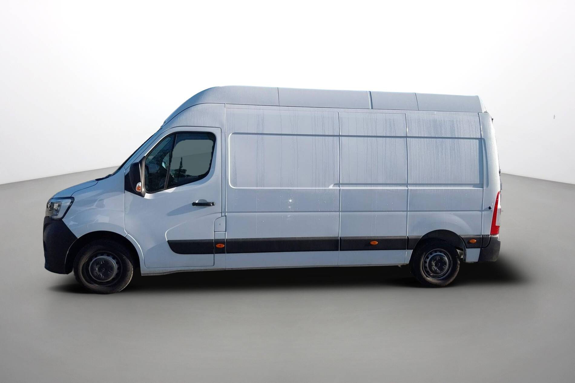 Vente en ligne Renault Master Fourgon MASTER FGN TRAC F3500 L3H3 BLUE DCI 135 au prix de 29 990 €