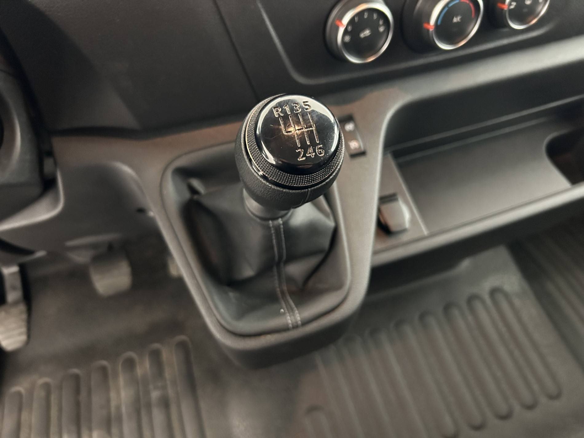 Vente en ligne Renault Master Fourgon MASTER FGN TRAC F3500 L3H3 BLUE DCI 135 au prix de 28 990 €