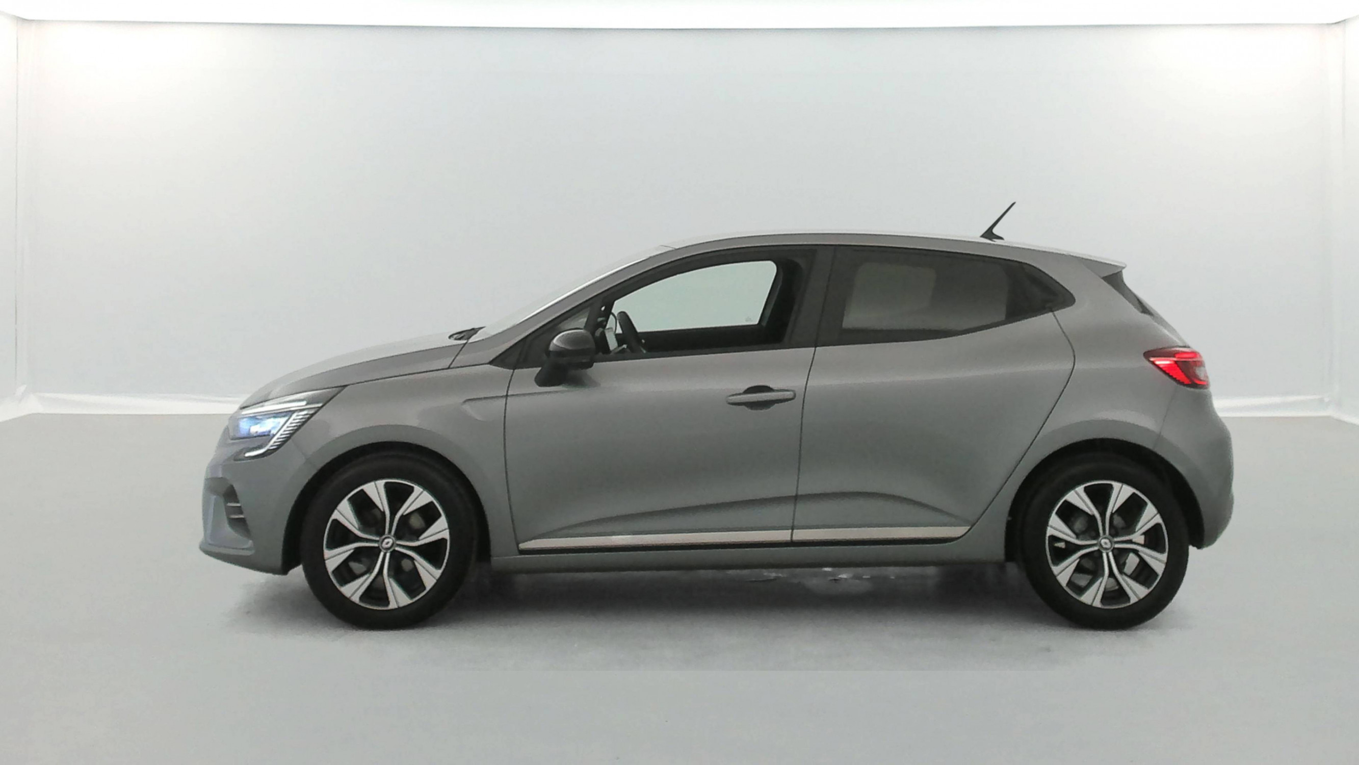 Vente en ligne Renault Clio 5 Clio TCe 90 au prix de 14 990 €