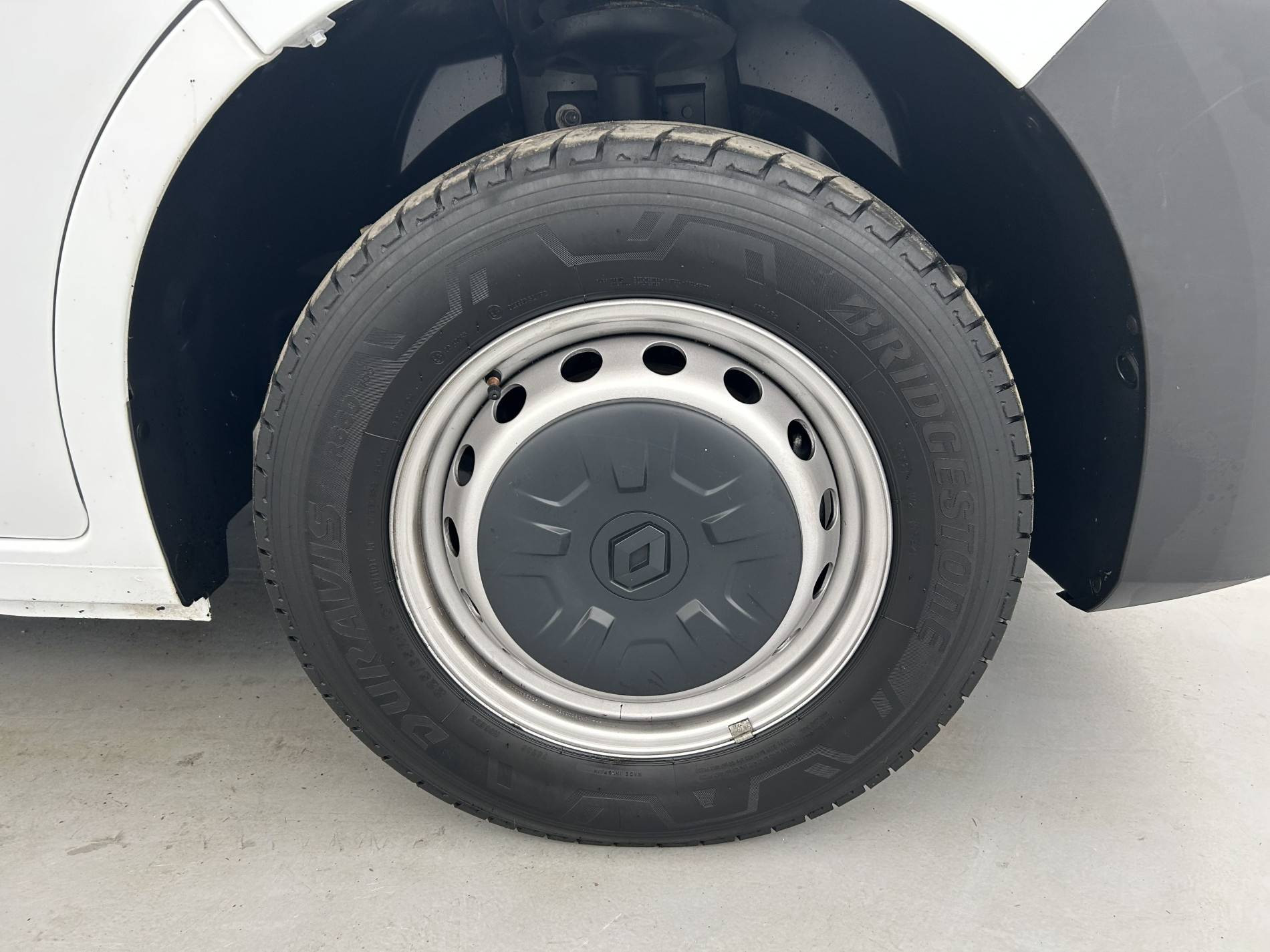 Vente en ligne Renault Master Fourgon MASTER FGN TRAC F3500 L3H3 BLUE DCI 135 au prix de 32 390 €