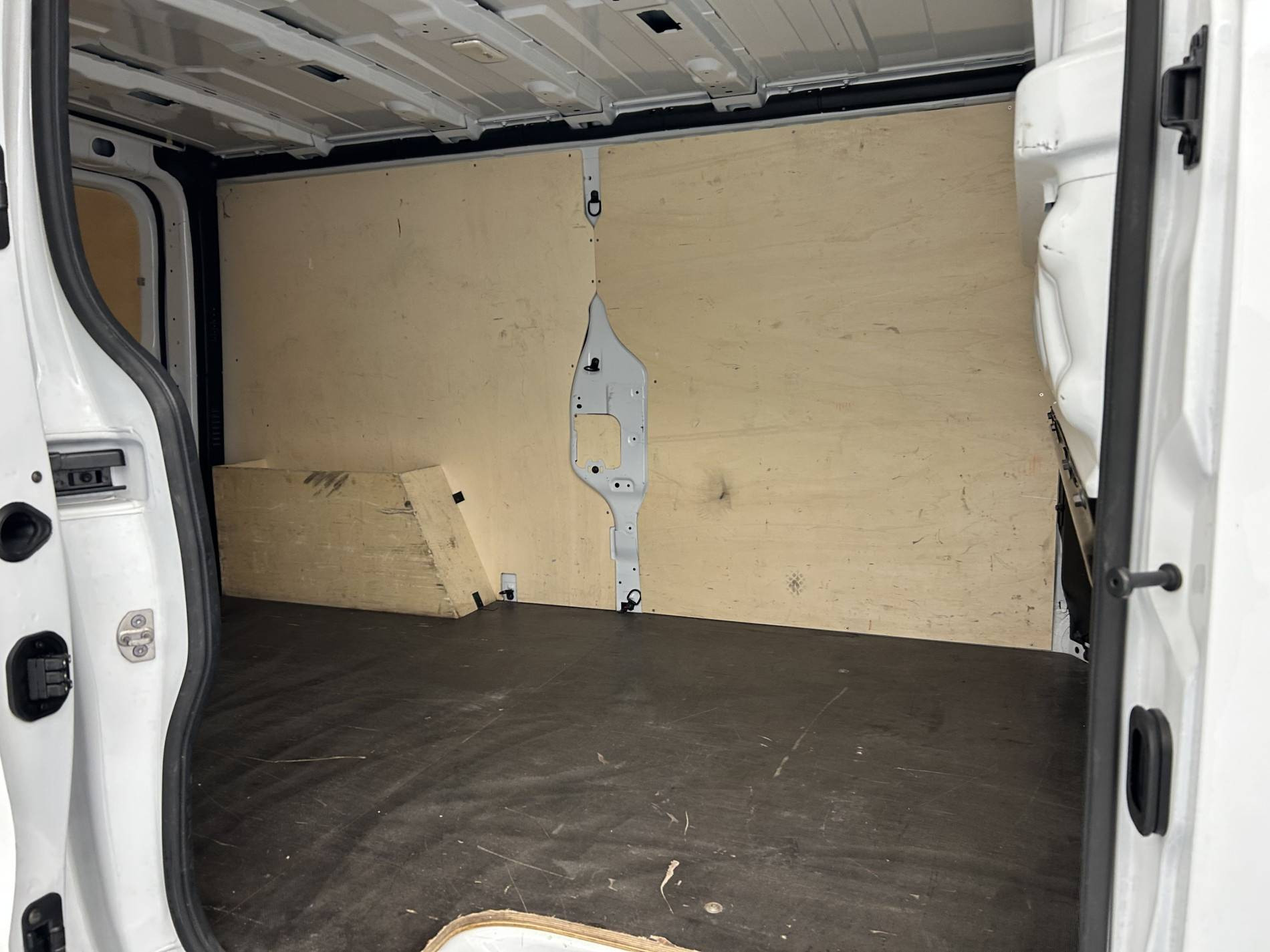 Vente en ligne Renault Trafic 3 Fourgon TRAFIC PC L2H1 3T BLUE DCI 150 au prix de 24 990 €