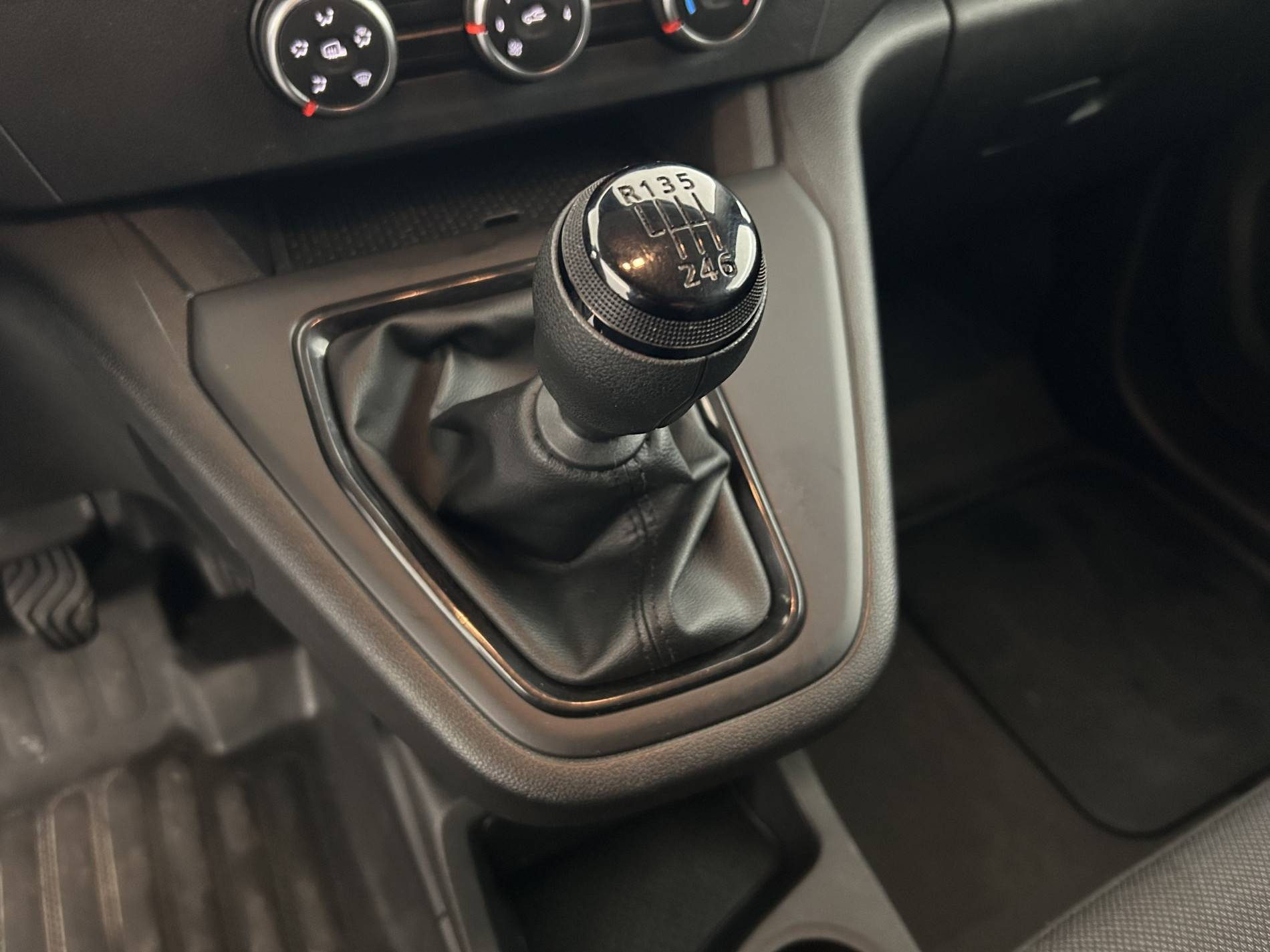 Vente en ligne Renault Kangoo Van  BLUE DCI 95 au prix de 18 890 €