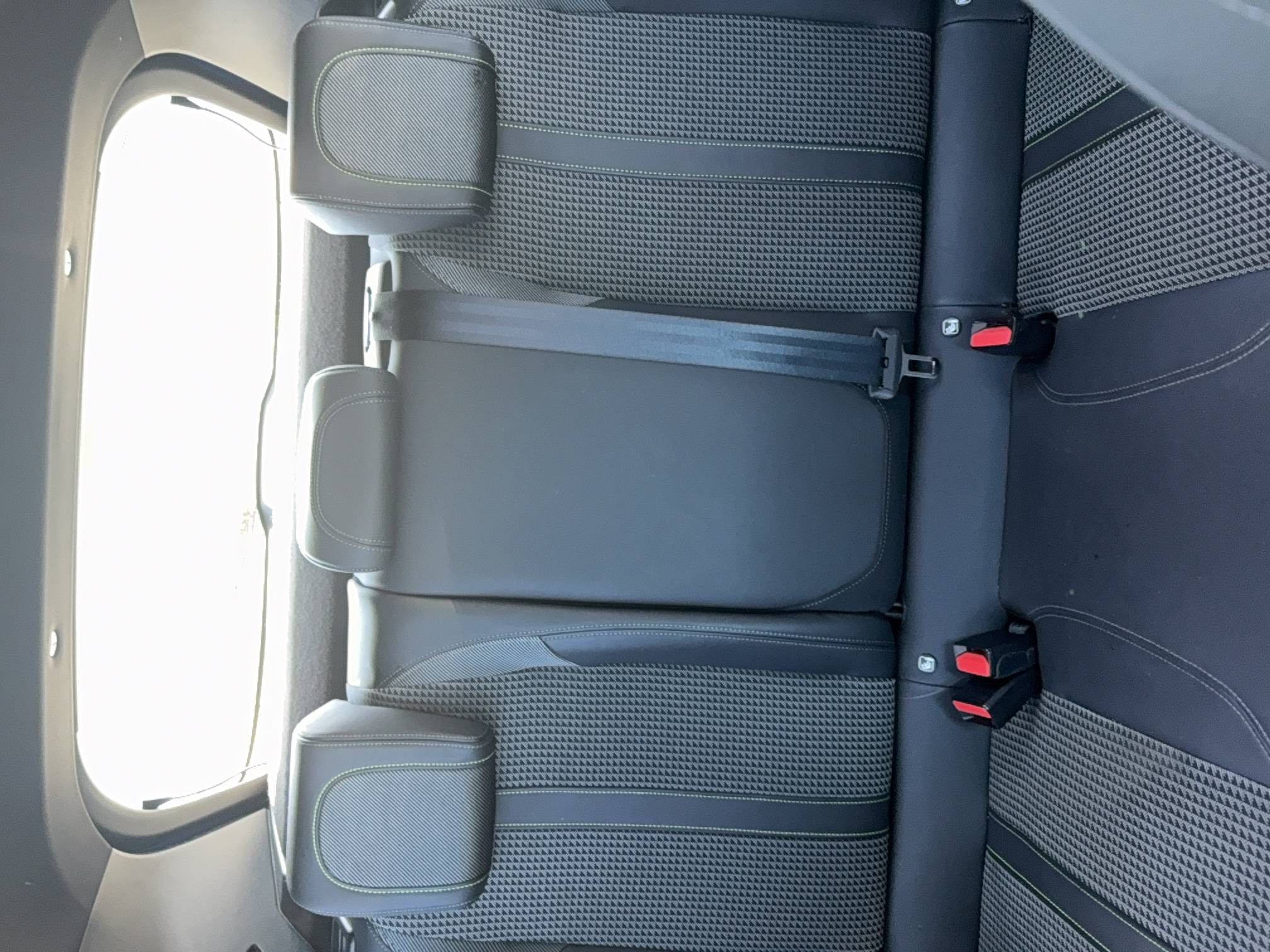 Vente en ligne Peugeot E-2008  136 ch au prix de 11 990 €