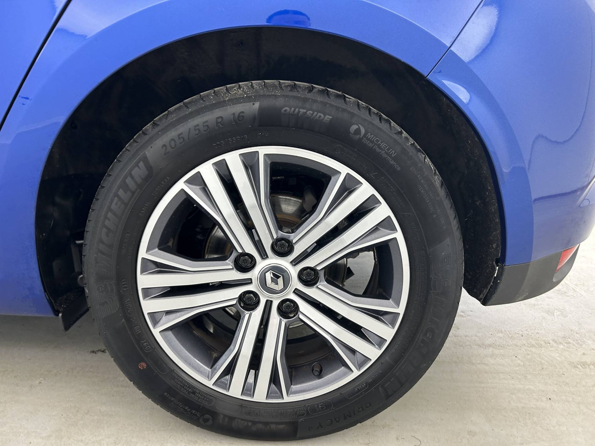 Vente en ligne Renault Megane 4  Blue dCi 115 au prix de 16 490 €