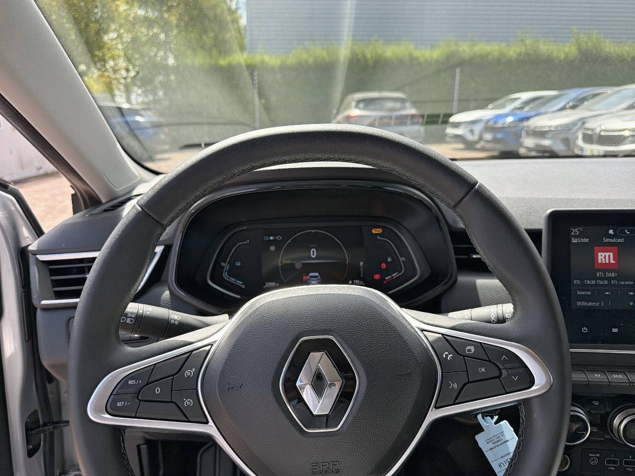 Vente en ligne Renault Clio 5 Clio E-Tech full hybrid 145 au prix de 16 990 €
