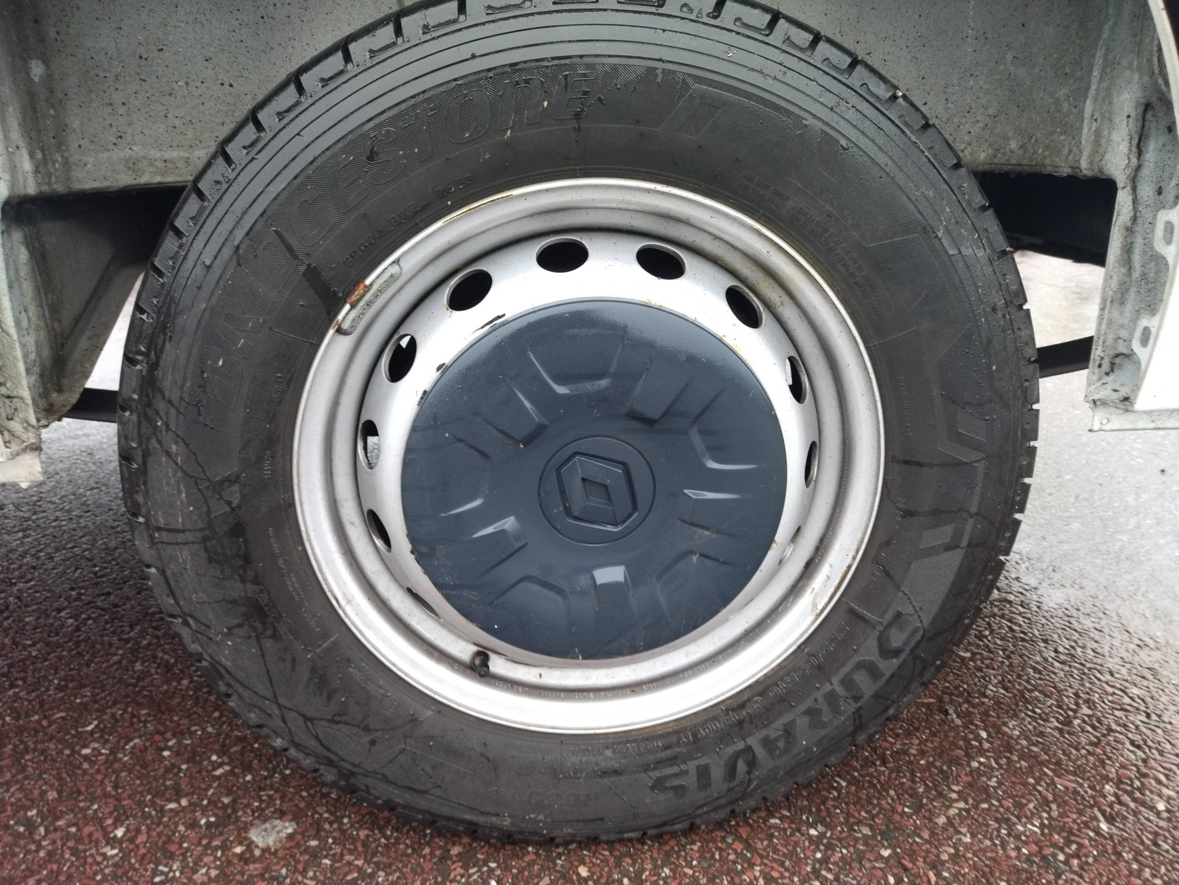 Vente en ligne Renault Master Fourgon MASTER FGN TRAC F3500 L2H2 BLUE DCI 135 au prix de 22 788 €