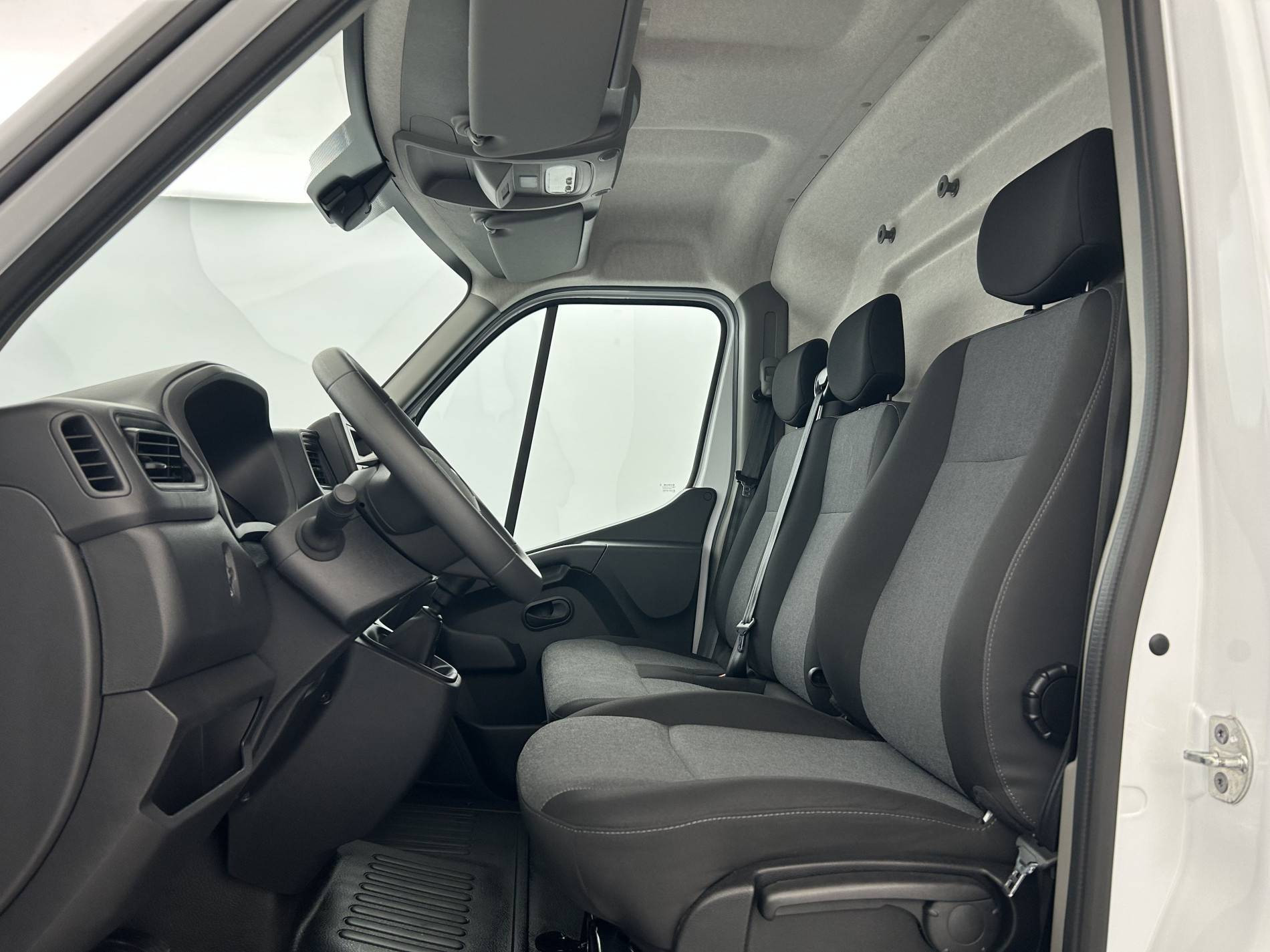 Vente en ligne Renault Master Fourgon MASTER FGN TRAC F3500 L3H3 BLUE DCI 135 au prix de 27 490 €