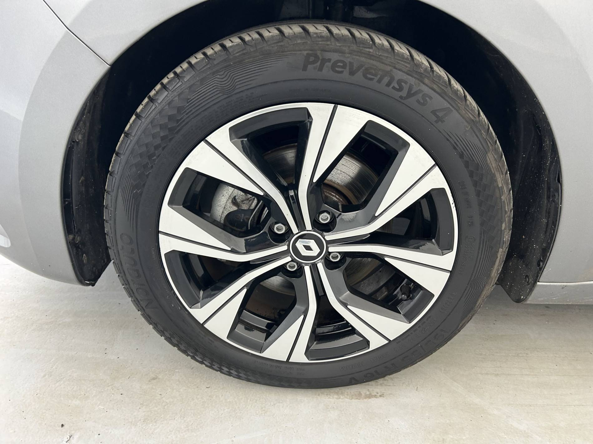 Vente en ligne Renault Clio 5 Clio E-Tech full hybrid 145 au prix de 17 390 €