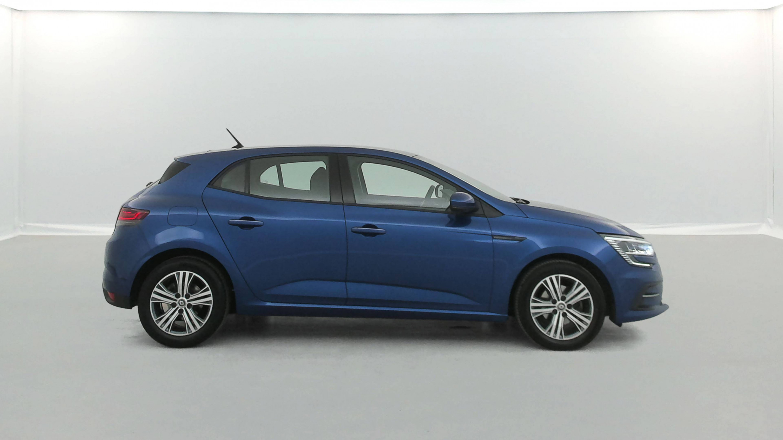 Vente en ligne Renault Megane 4  Blue dCi 115 au prix de 16 490 €