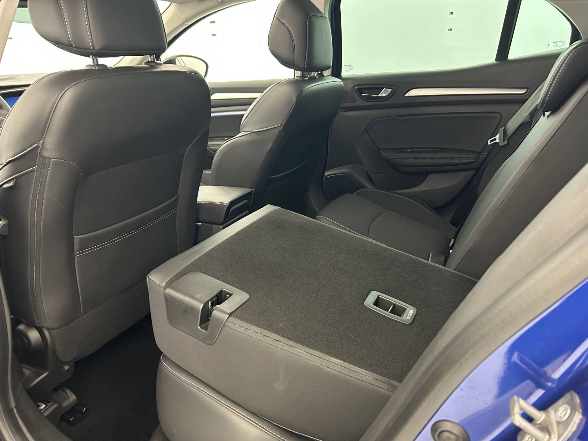 Vente en ligne Renault Megane 4  Blue dCi 115 EDC au prix de 20 990 €