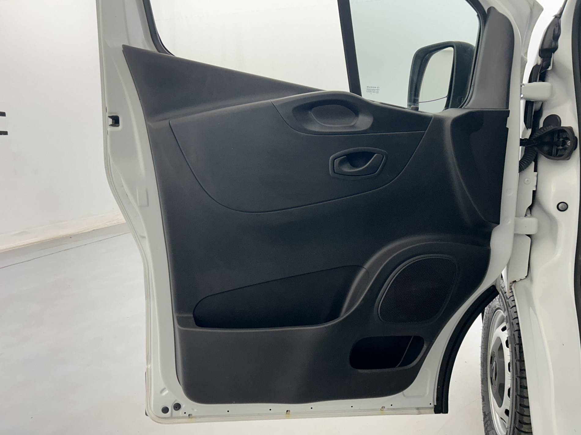 Vente en ligne Renault Trafic 3 Fourgon TRAFIC FGN L1H1 1000 KG DCI 120 au prix de 19 490 €