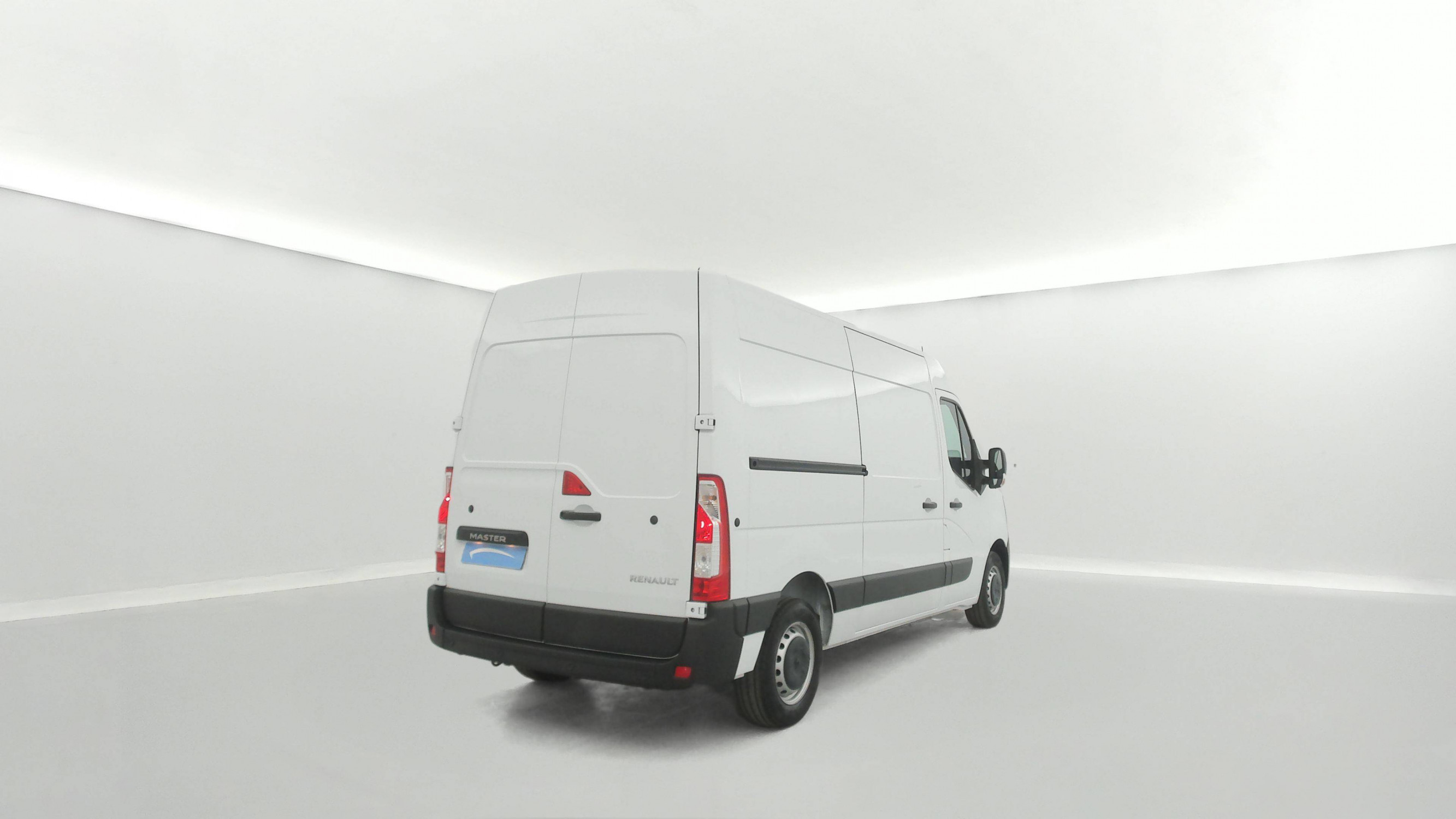 Vente en ligne Renault Master Fourgon MASTER FGN TRAC F3500 L2H2 BLUE DCI 135 au prix de 26 590 €