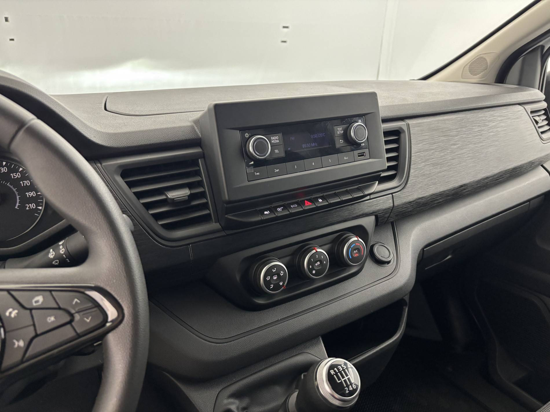 Vente en ligne Renault Trafic 3 Fourgon TRAFIC FGN L1H1 3000 KG BLUE DCI 130 au prix de 21 490 €