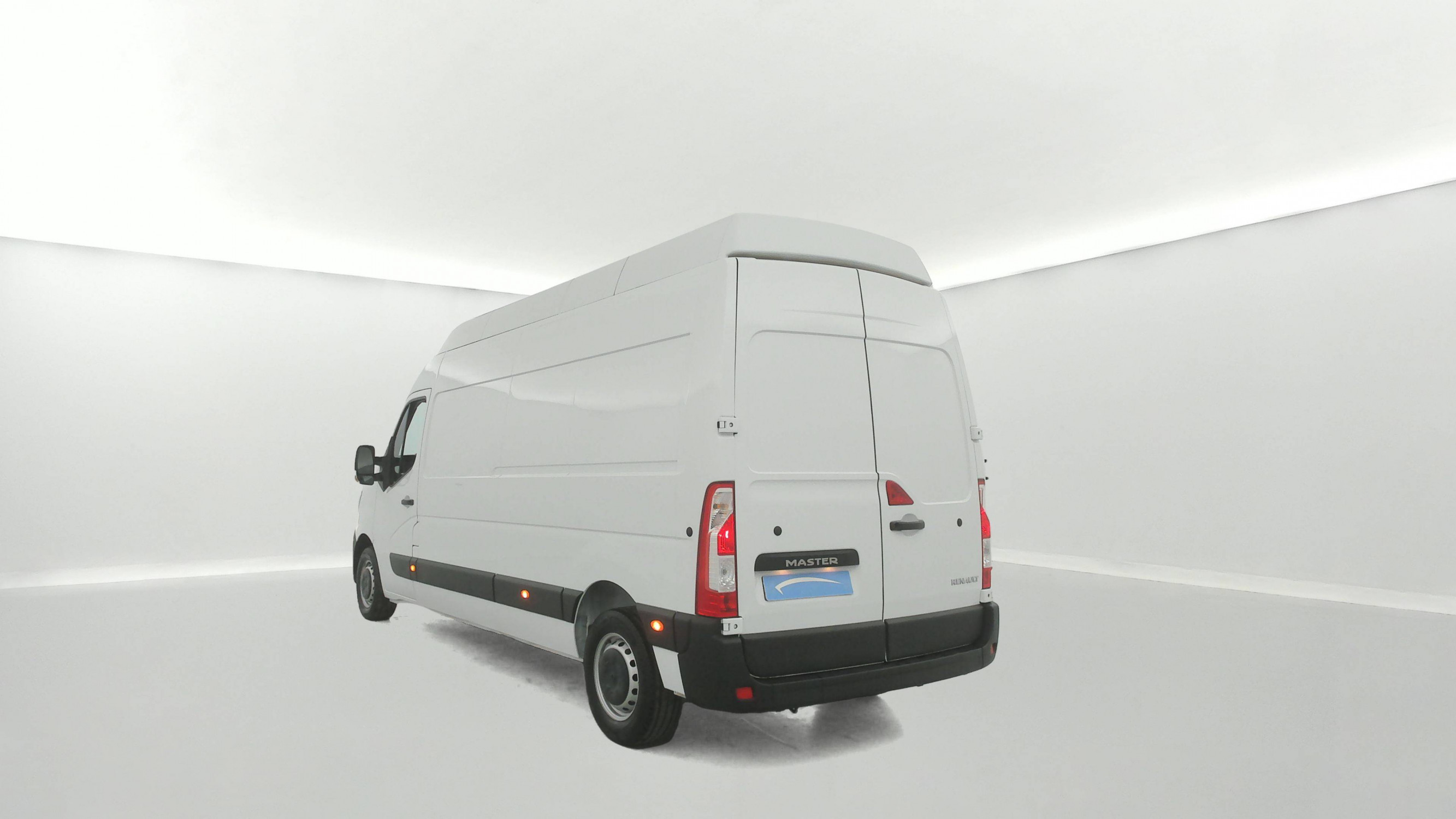 Vente en ligne Renault Master Fourgon MASTER FGN TRAC F3500 L3H3 BLUE DCI 135 au prix de 28 990 €
