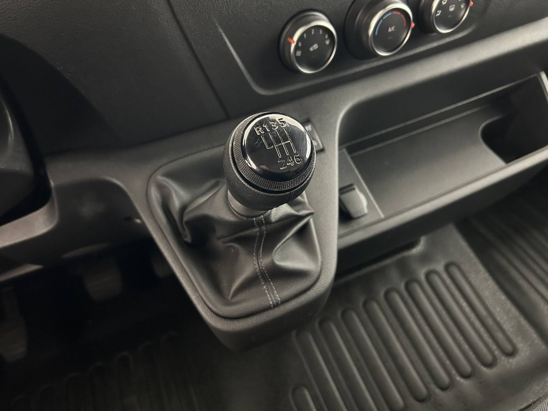 Vente en ligne Renault Master Fourgon MASTER FGN TRAC F3500 L2H2 BLUE DCI 135 au prix de 25 990 €